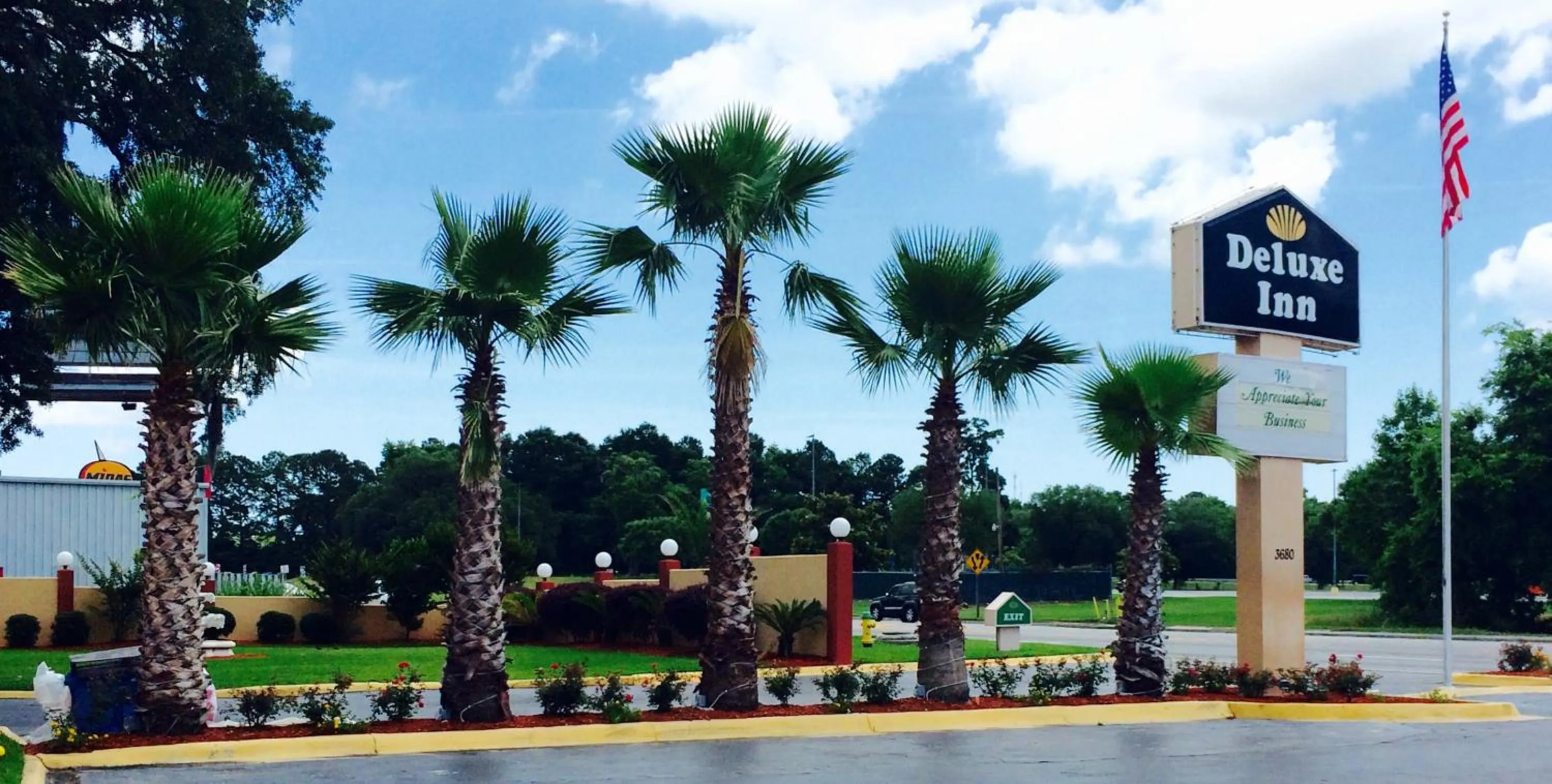 Street view in Deluxe Inn - Savannah