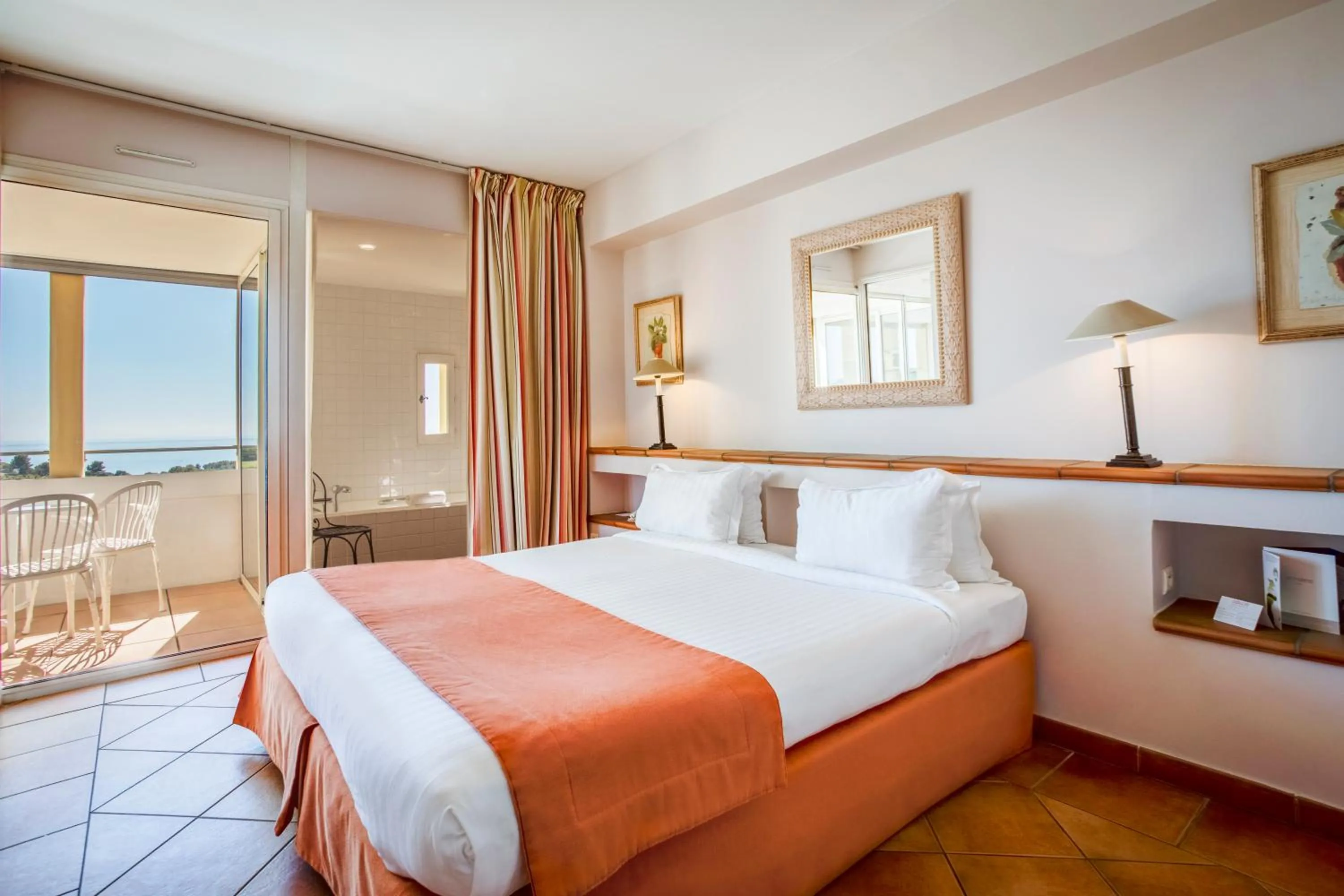 Bed in Le Fregate Provence