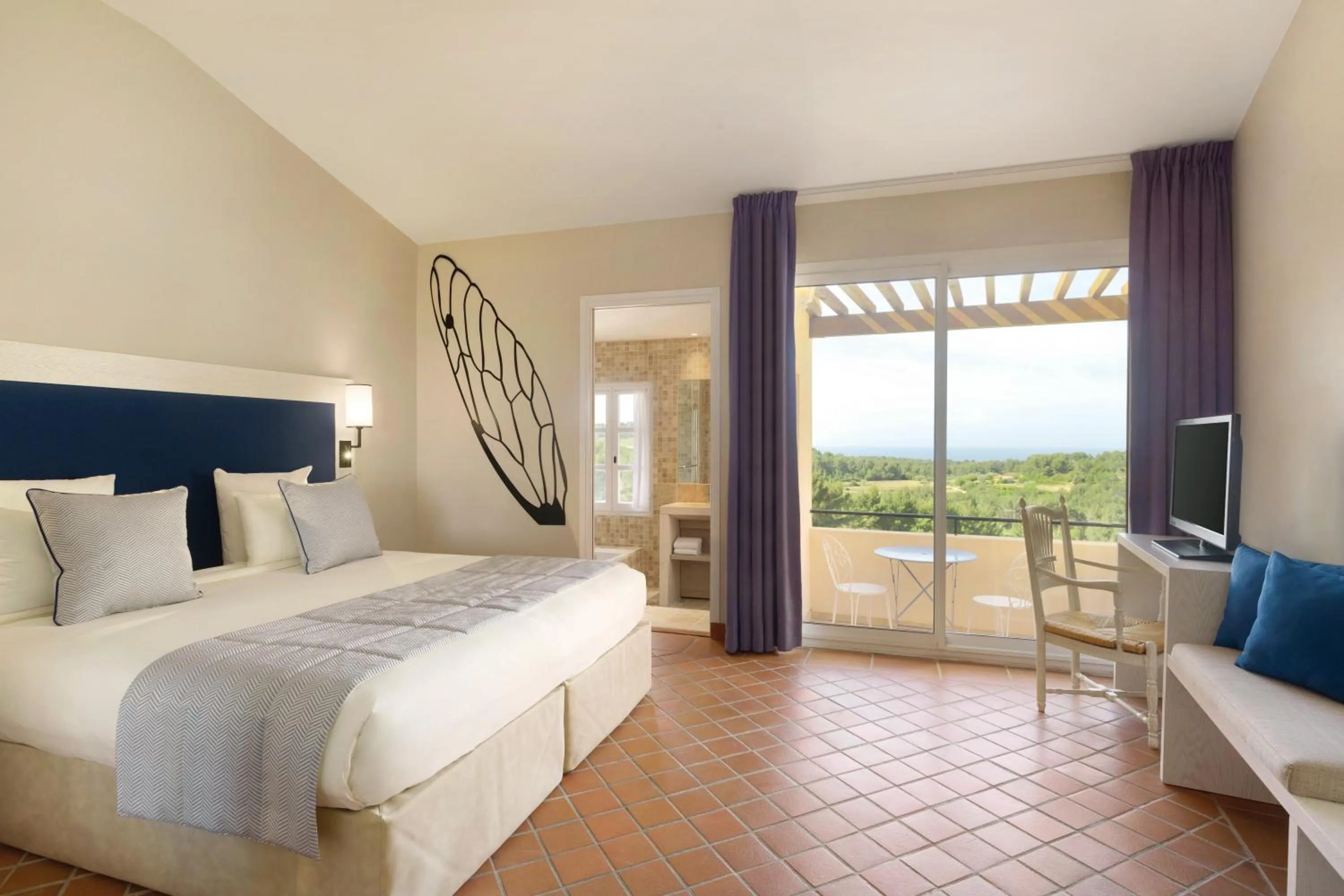 Day, Bed in Le Fregate Provence