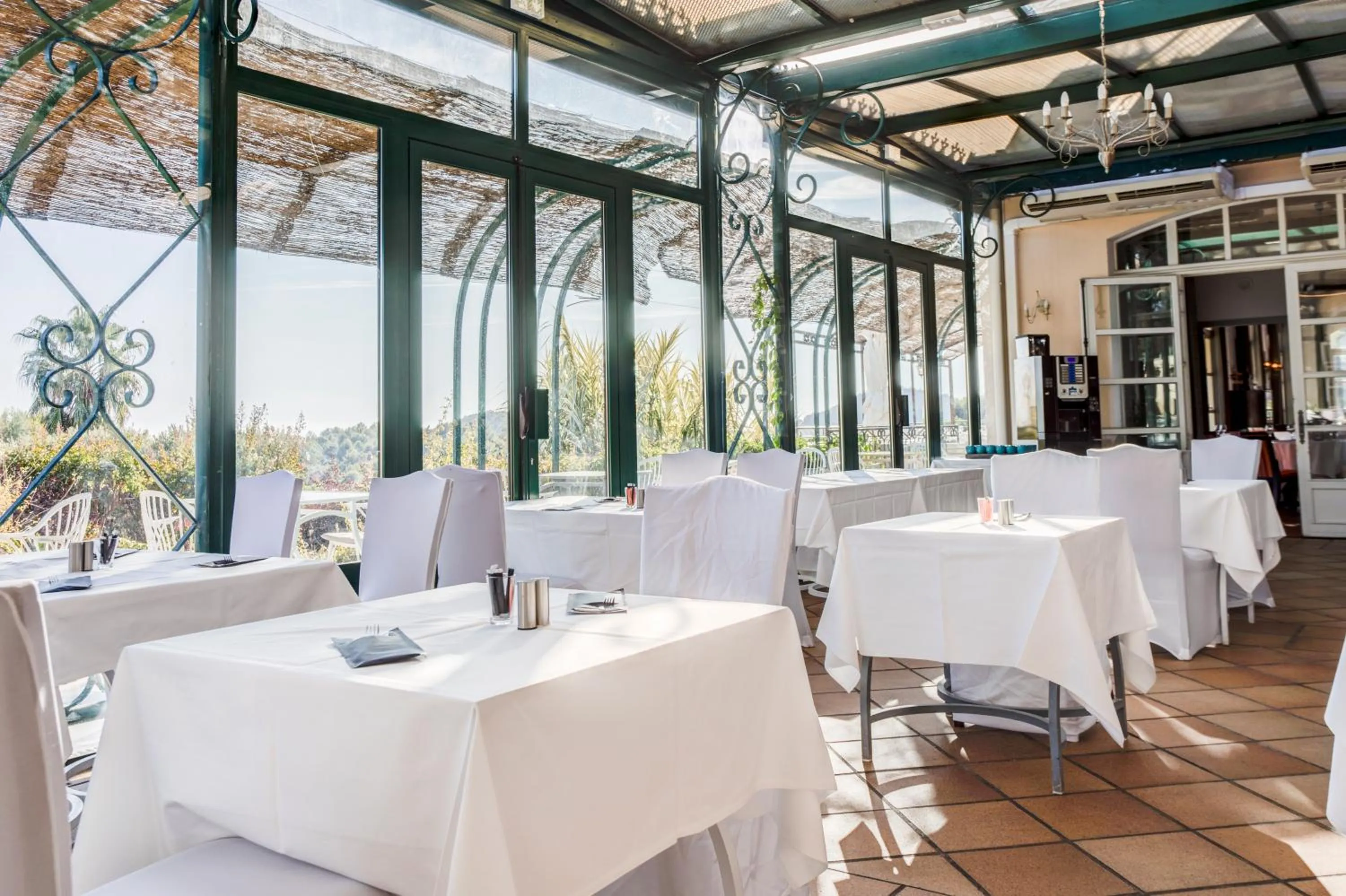 Restaurant/places to eat in Le Fregate Provence