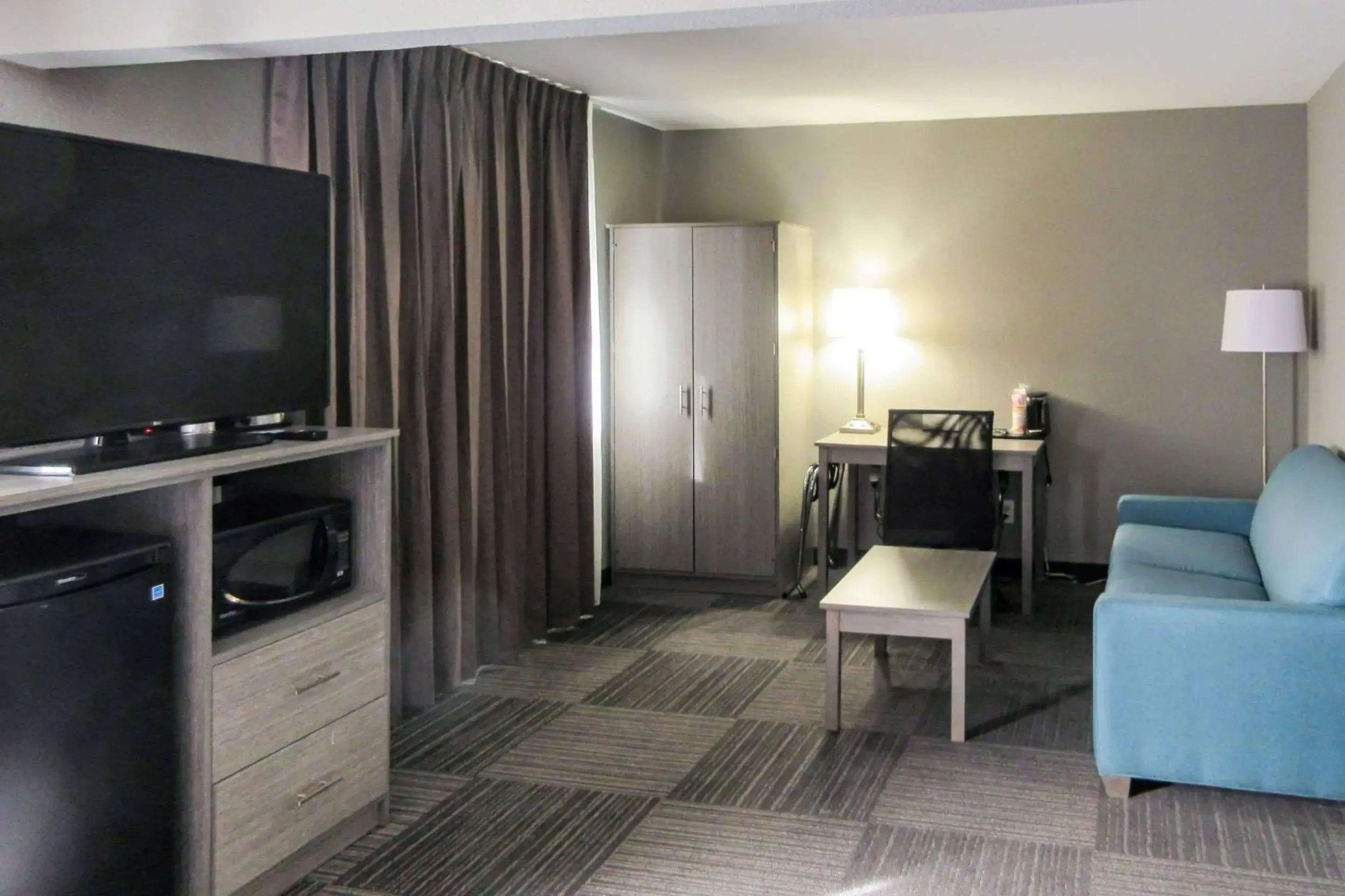 Bedroom in Quality Inn & Suites Hammond Near I-8090 Bedroom in Quality Inn & Suites Hammond Near I-8090