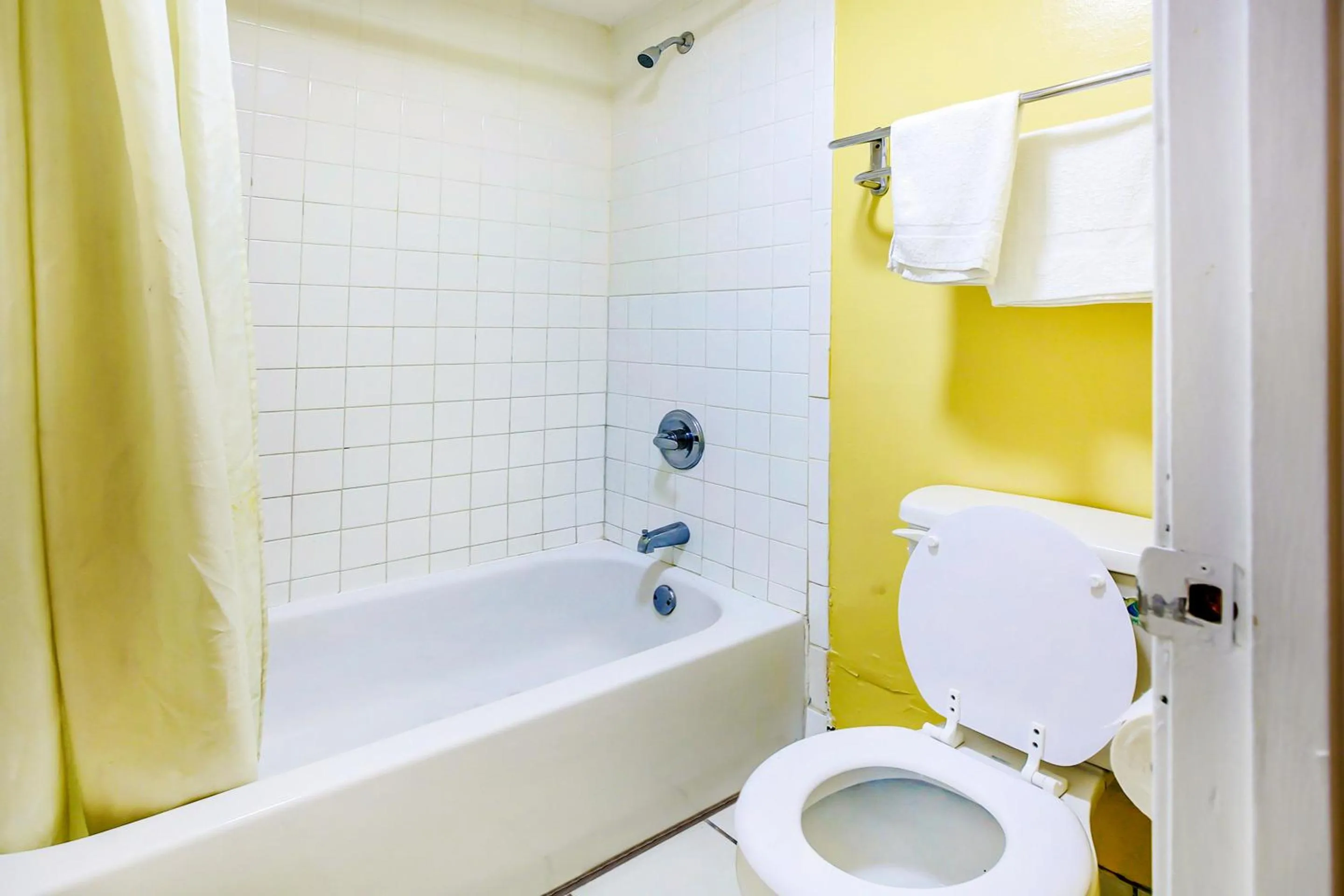 Bathroom in OYO Hotel Jackson South I-55