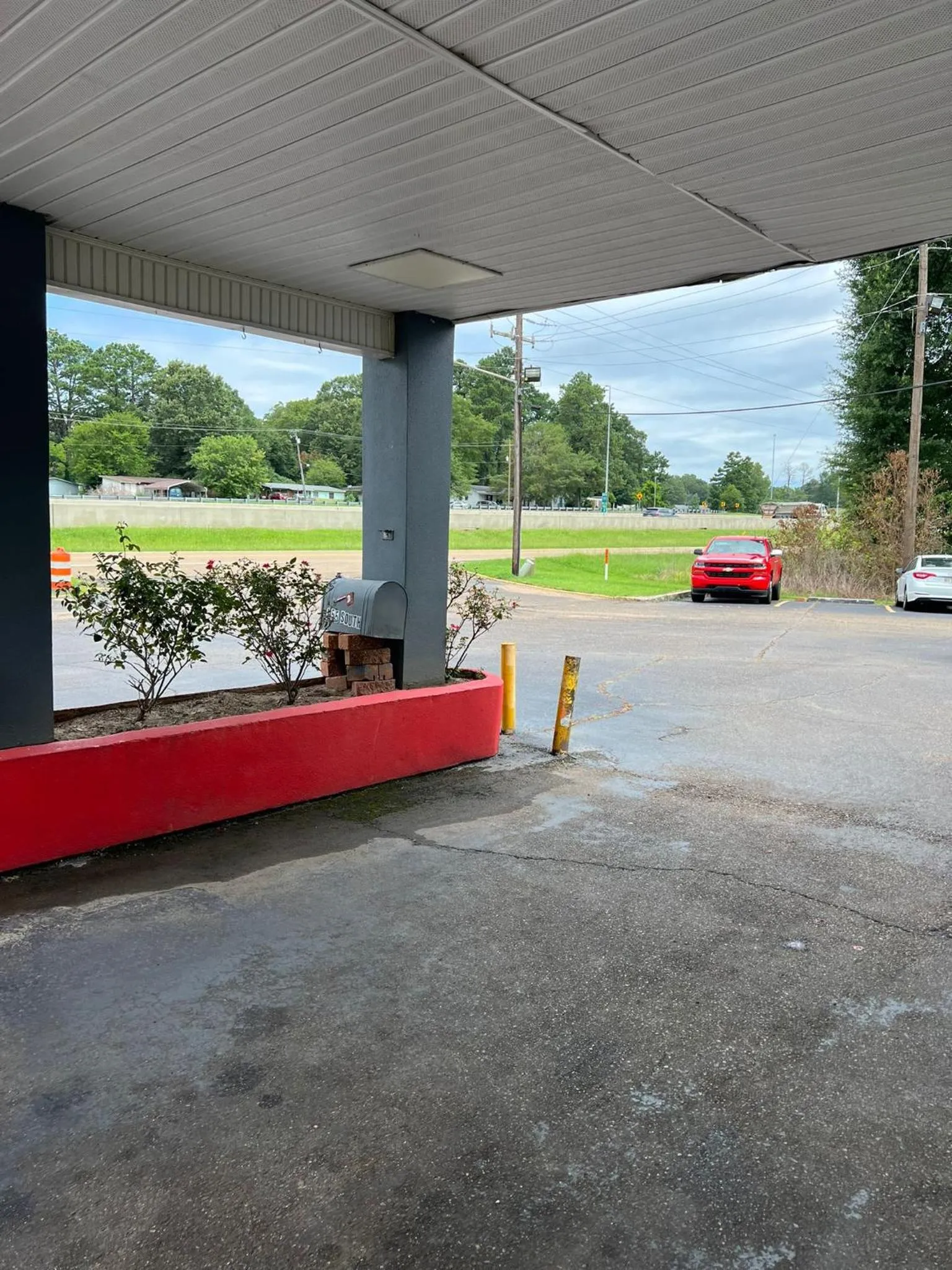 Facade/entrance in OYO Hotel Jackson South I-55