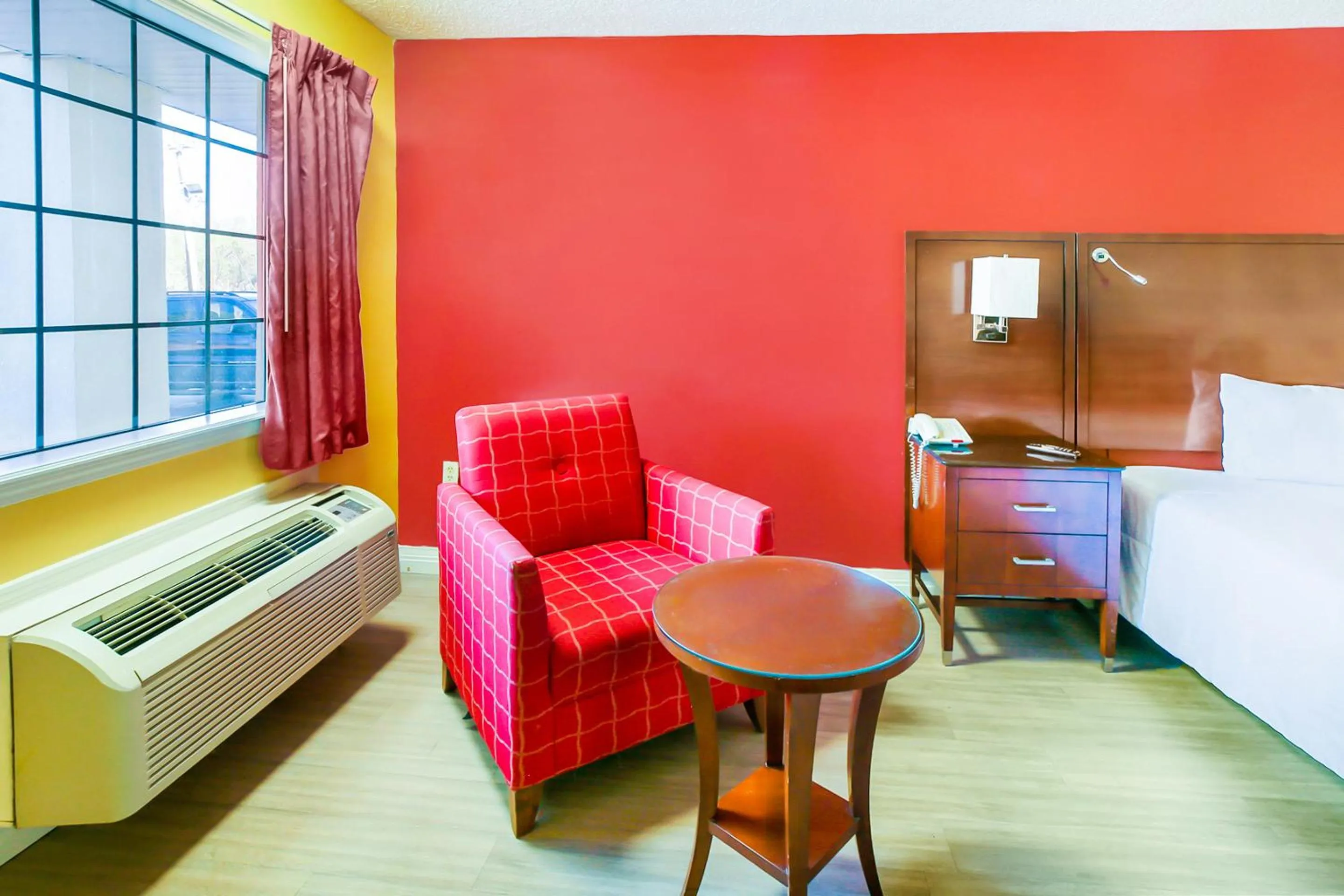 Bedroom, Bed in OYO Hotel Jackson South I-55