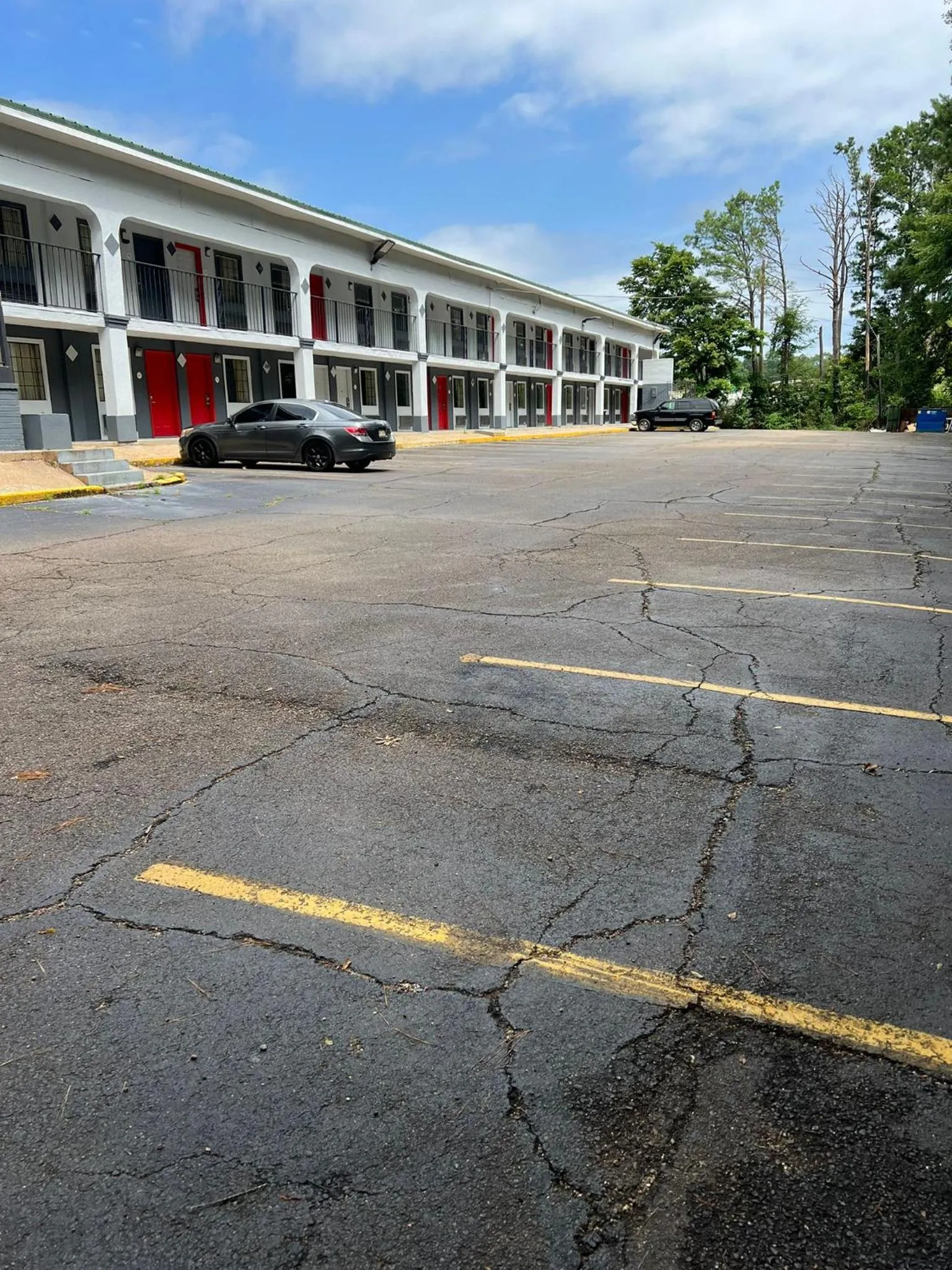 Parking in OYO Hotel Jackson South I-55