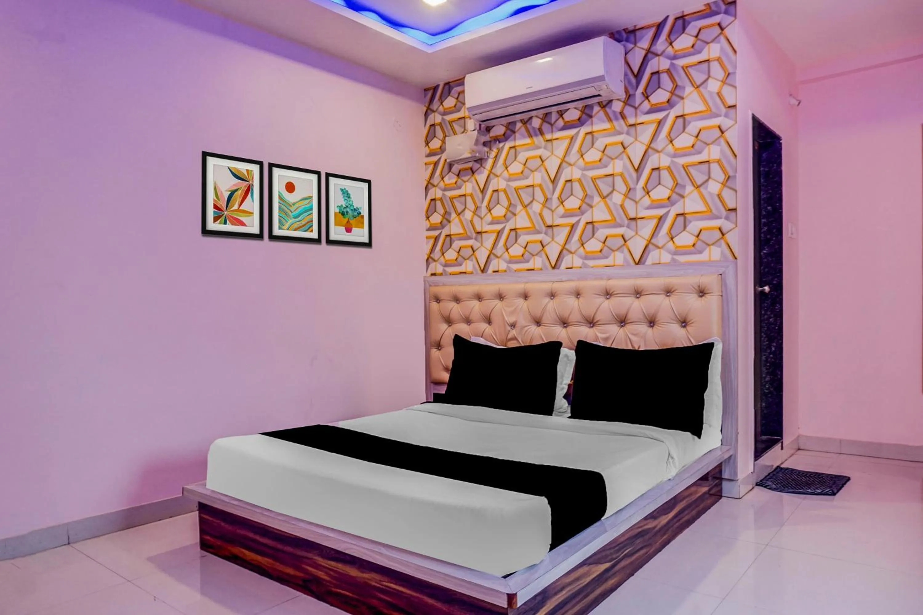 Bedroom, Bed in Super Collection O Manjari - Mundhwa Road Formerly 7 Treats