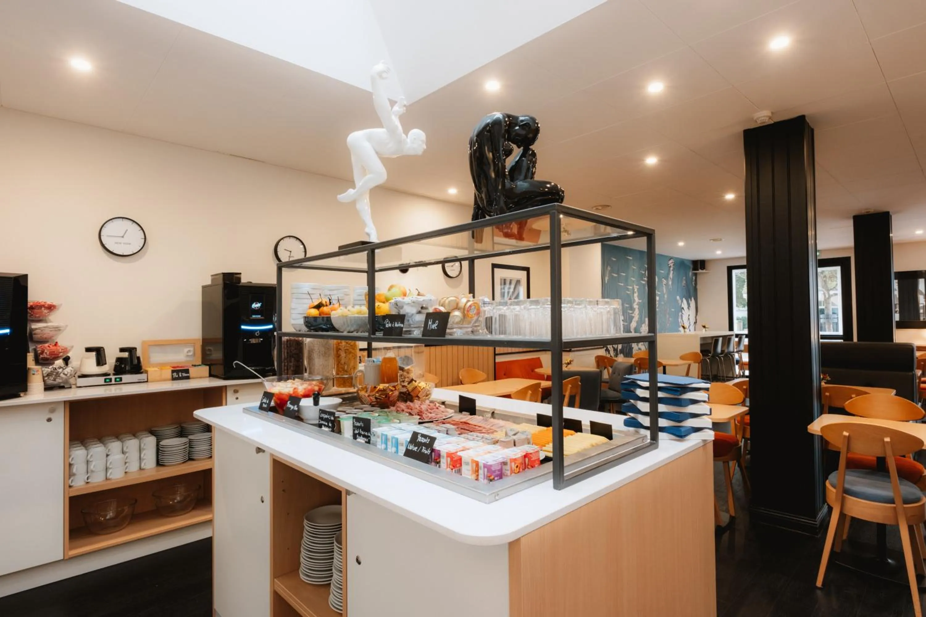 Breakfast in Red Fox