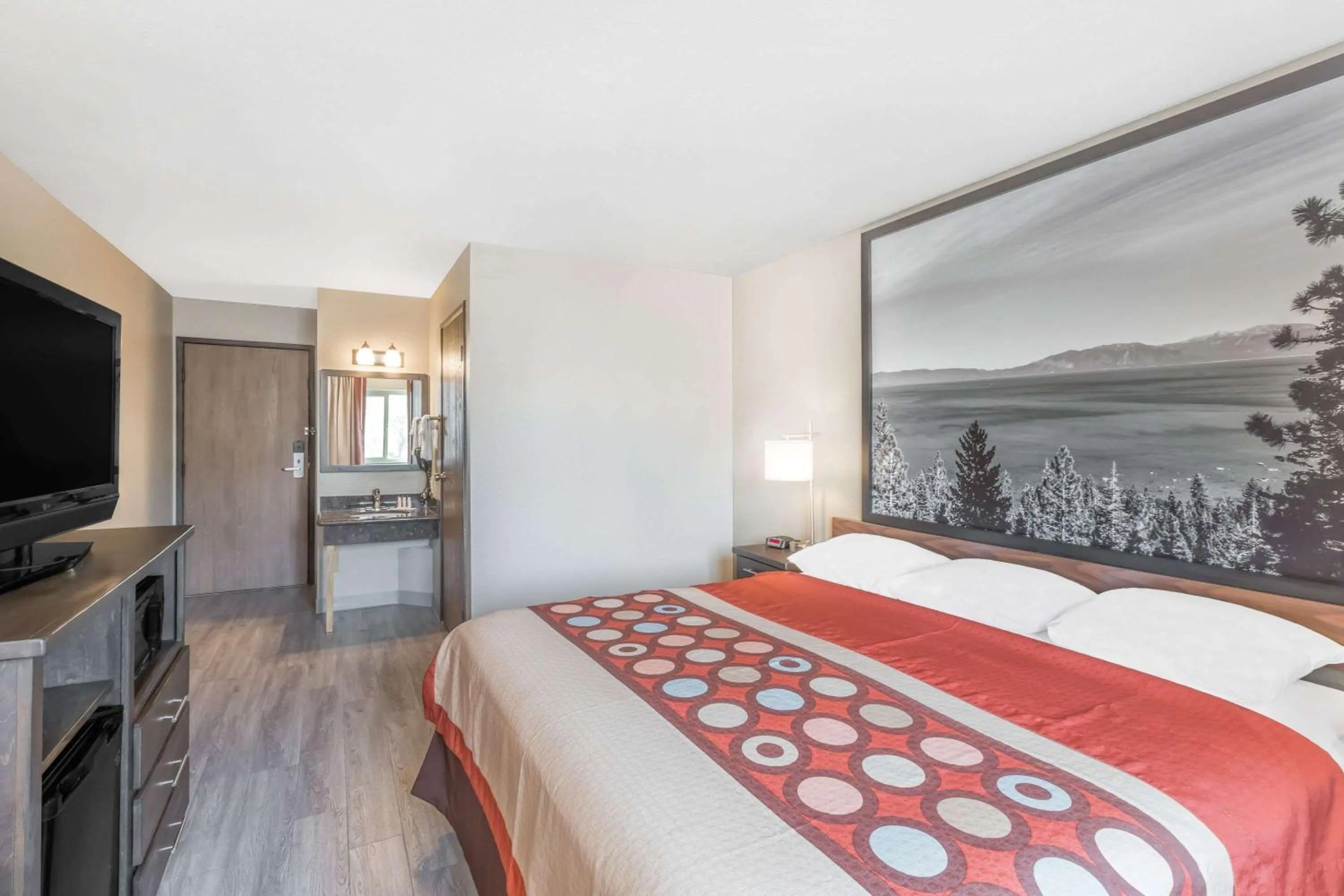 Bedroom, Bed in Super 8 by Wyndham Redding