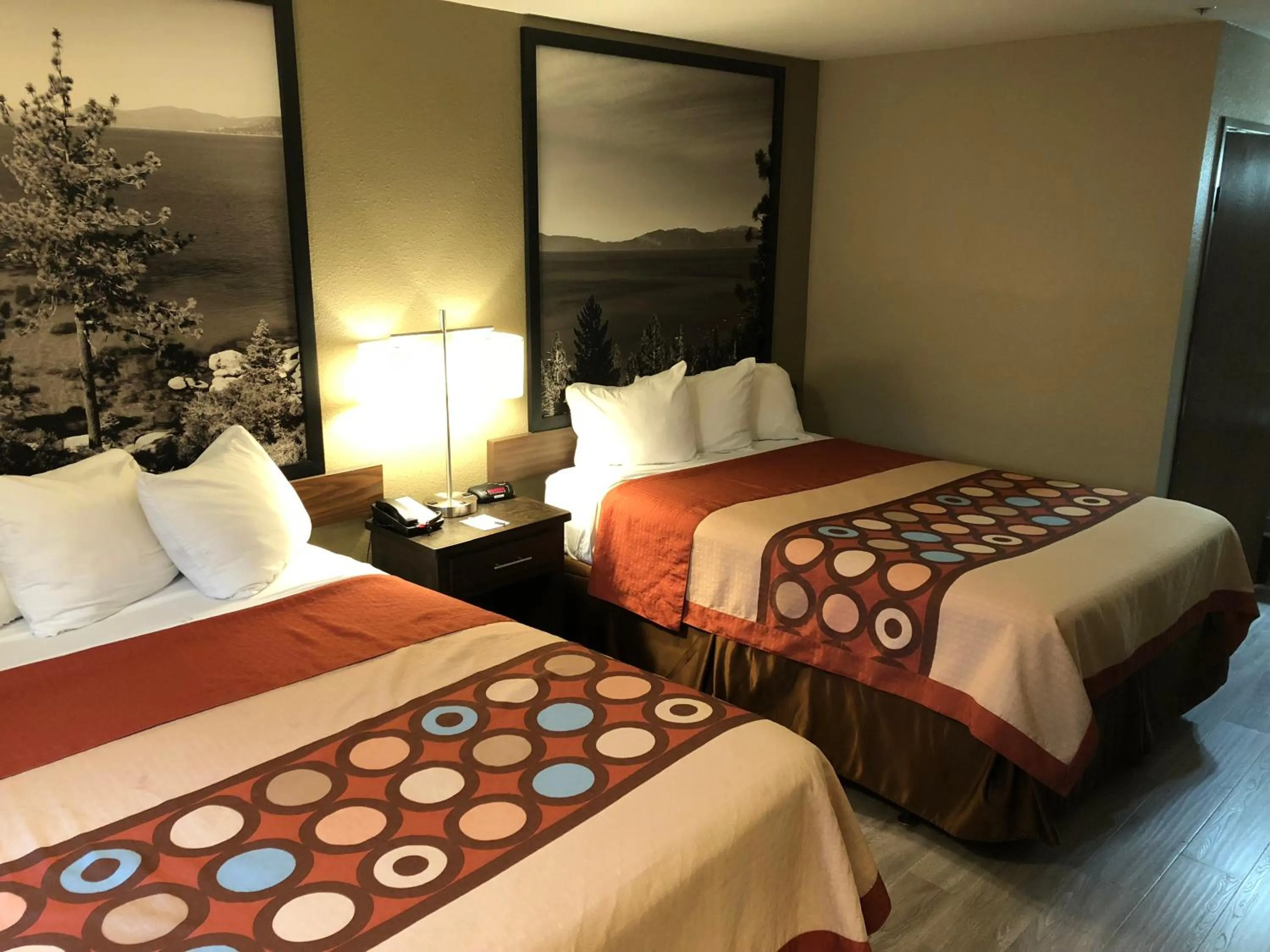 Bedroom, Bed in Super 8 by Wyndham Redding