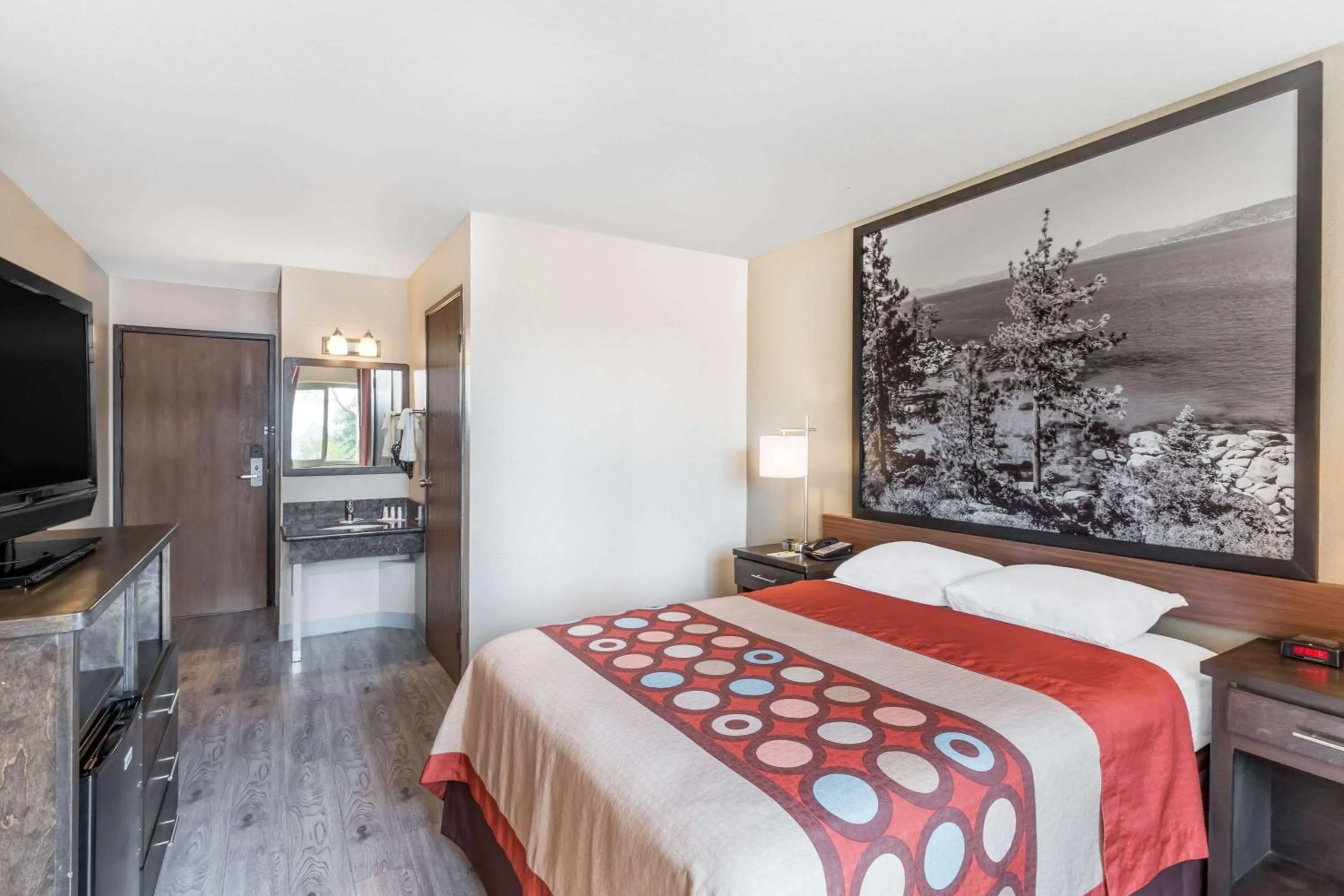 Bedroom, Bed in Super 8 by Wyndham Redding