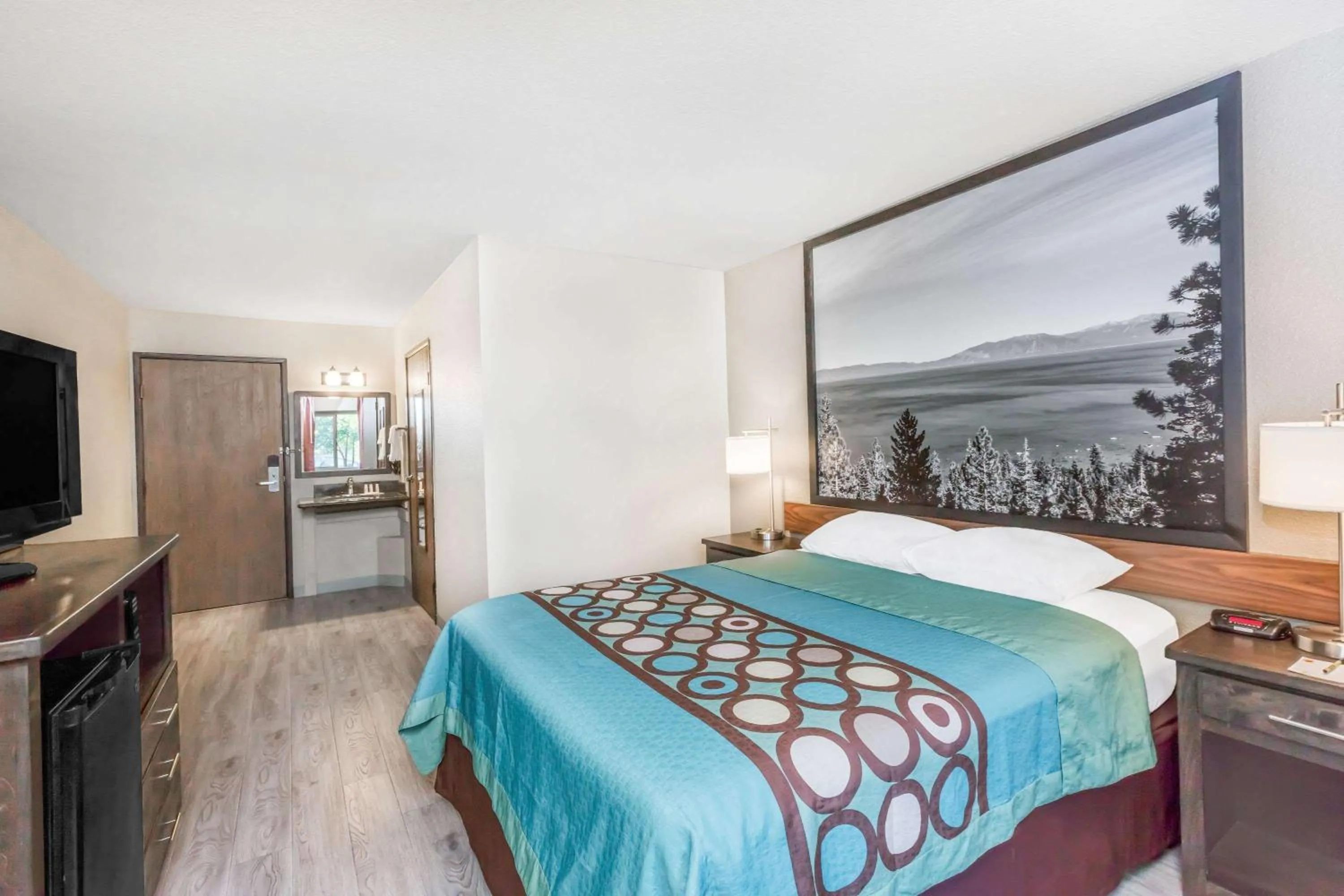 Bedroom, Bed in Super 8 by Wyndham Redding