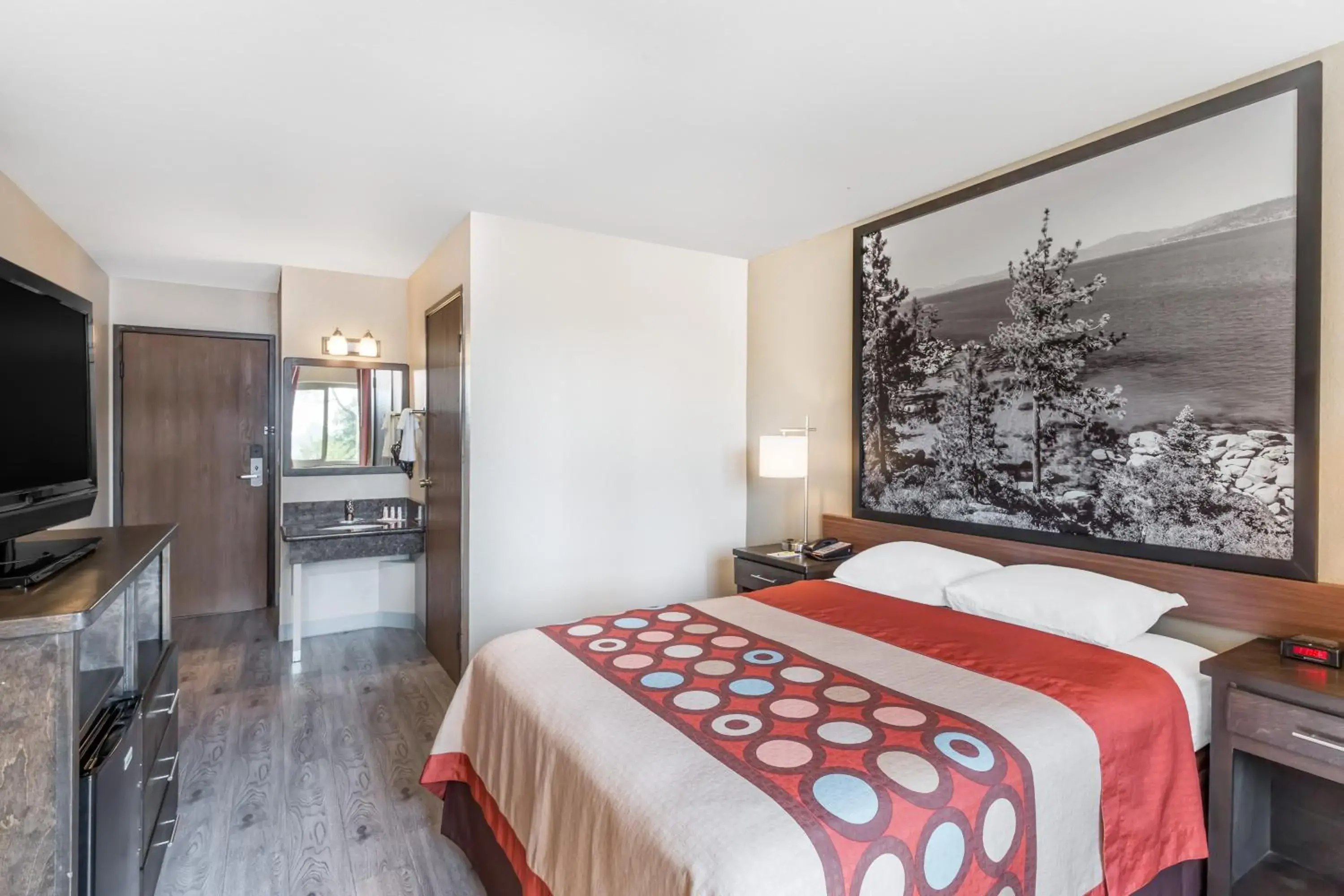 Queen Room - Non-Smoking in Super 8 by Wyndham Redding Queen Room - Non-Smoking in Super 8 by Wyndham Redding