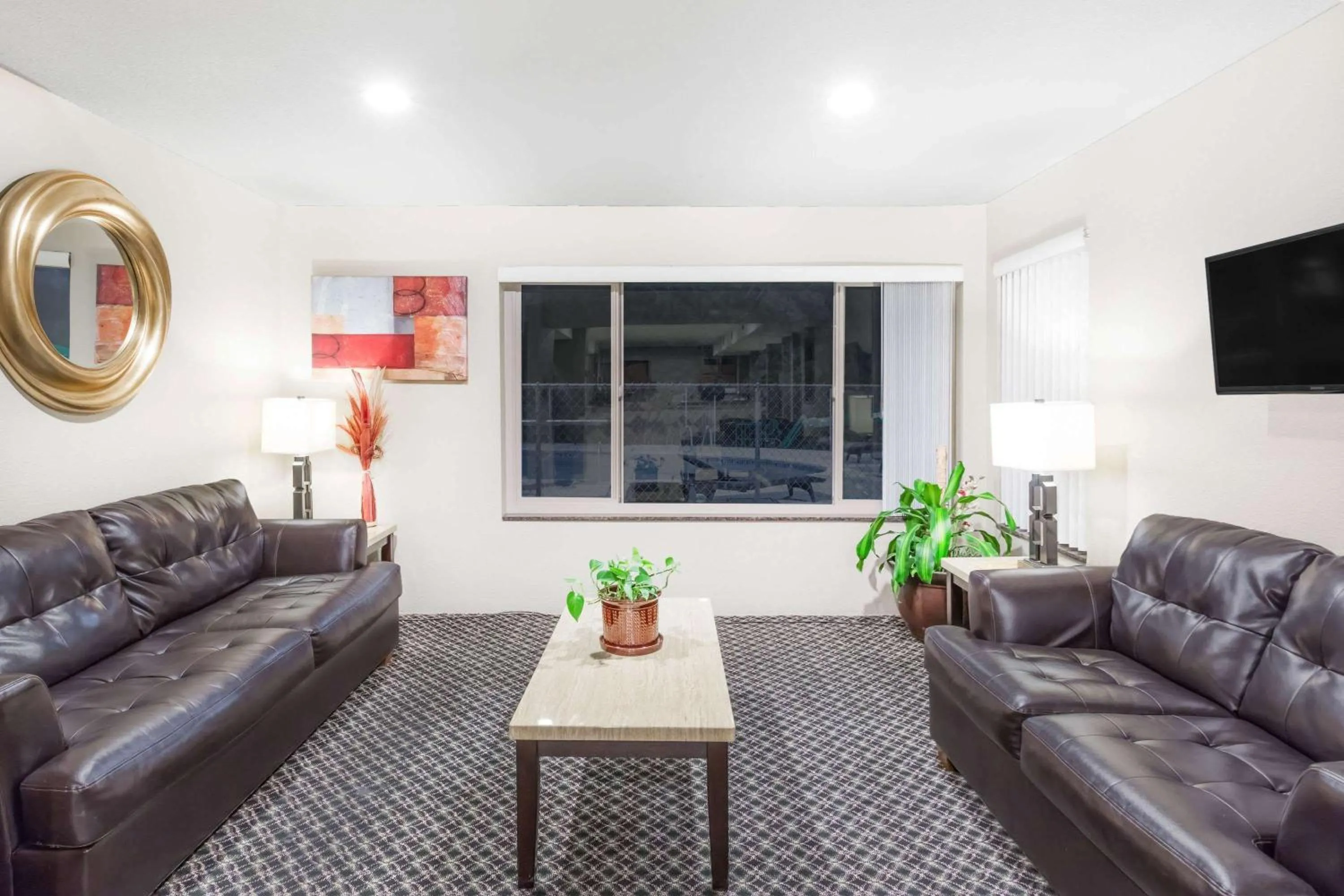 Lobby or reception in Super 8 by Wyndham Redding