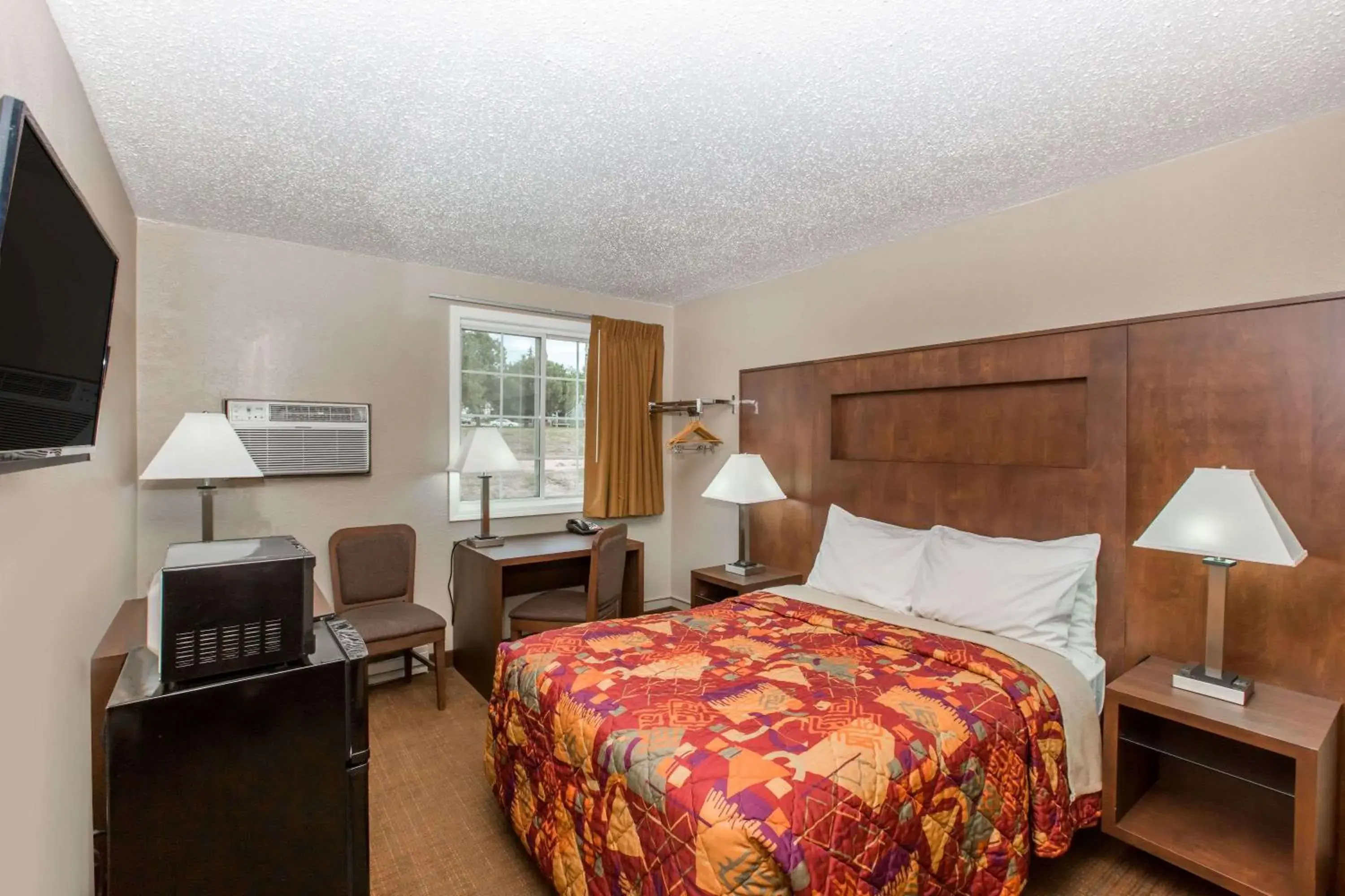 Photo of the whole room, Bed in Days Inn by Wyndham Pierre Photo of the whole room, Bed in Days Inn by Wyndham Pierre