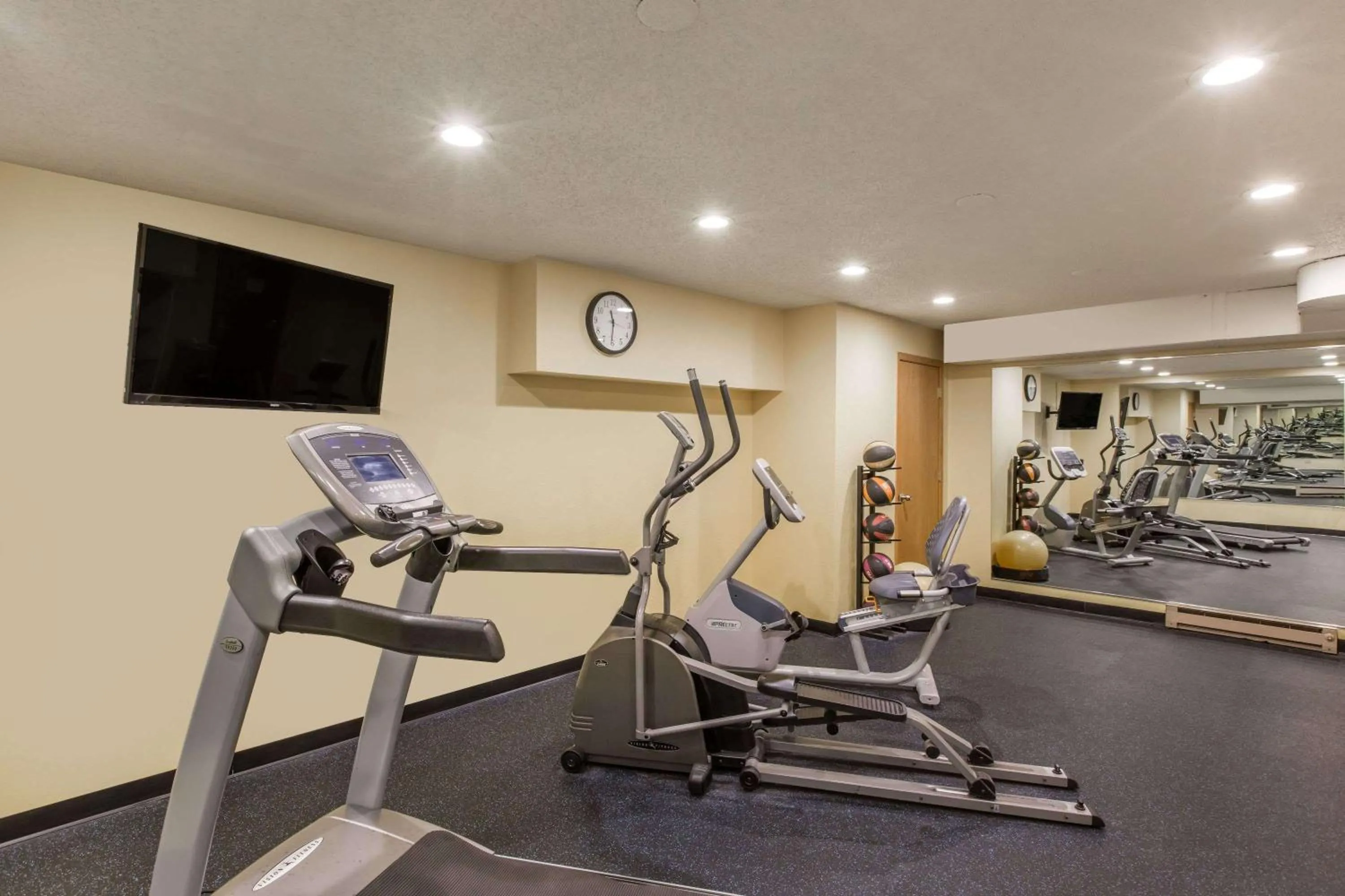 Fitness centre/facilities in Days Inn by Wyndham Pierre