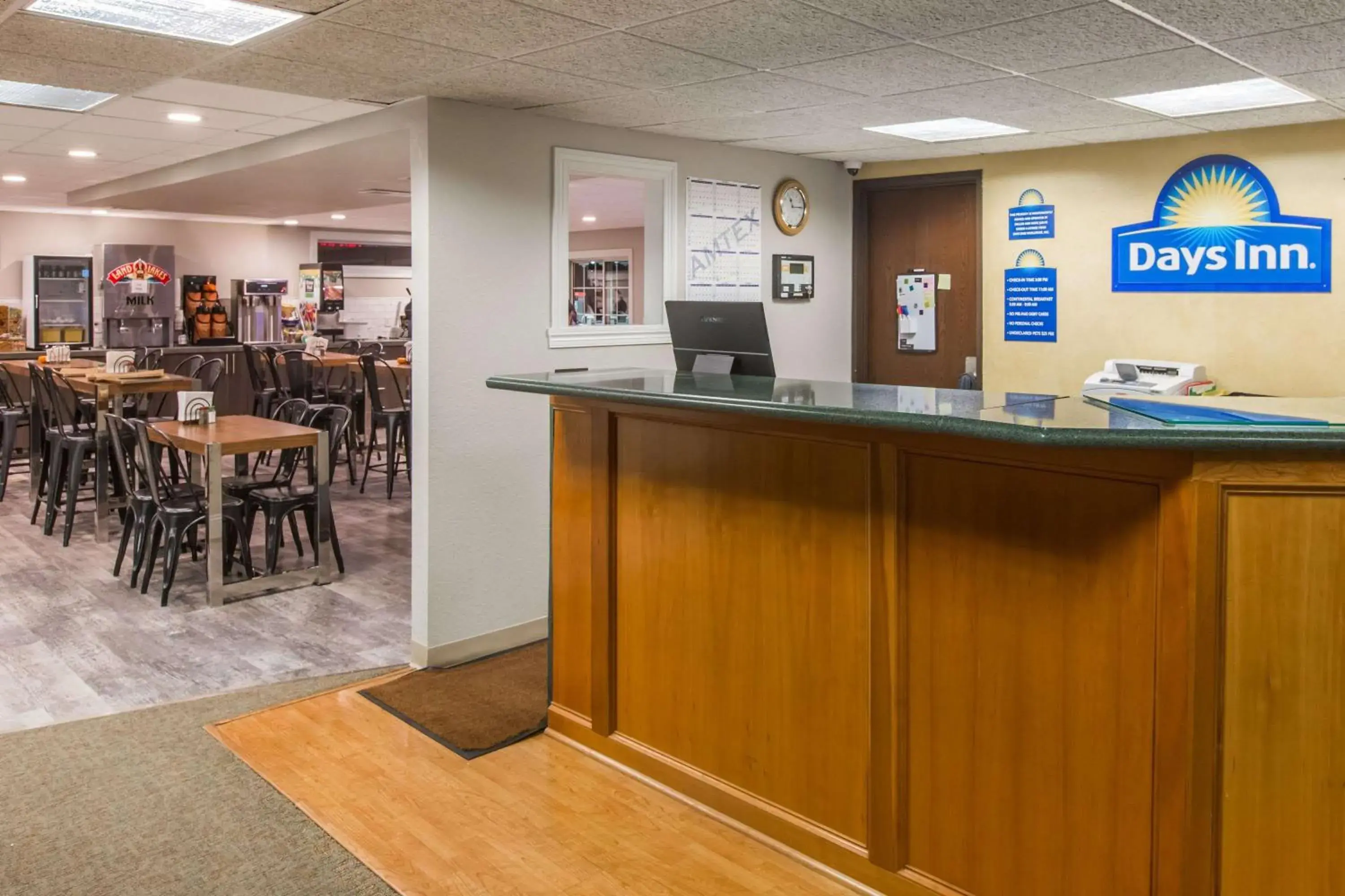 Lobby or reception in Days Inn by Wyndham Pierre Lobby or reception in Days Inn by Wyndham Pierre