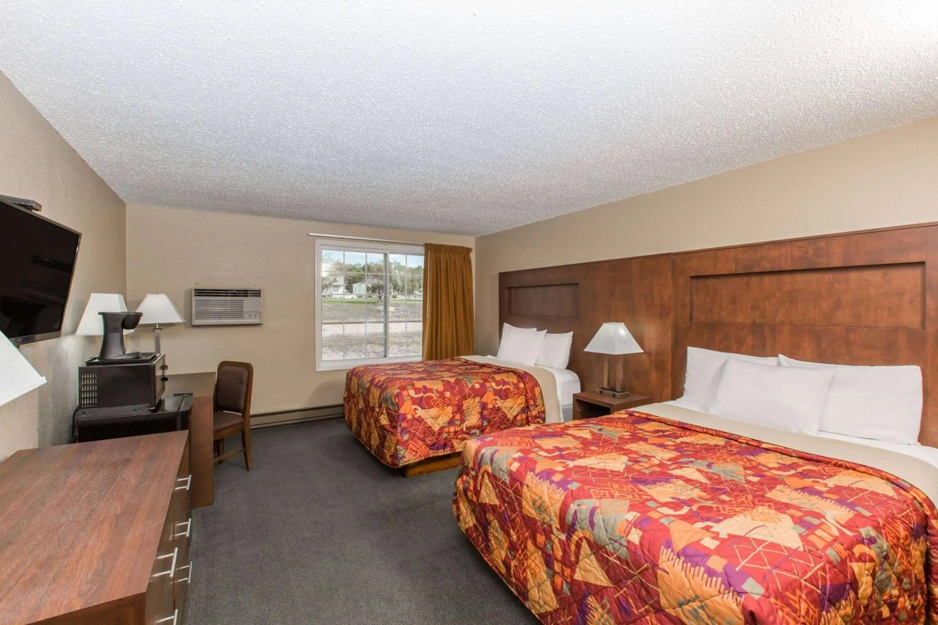 Photo of the whole room, Bed in Days Inn by Wyndham Pierre