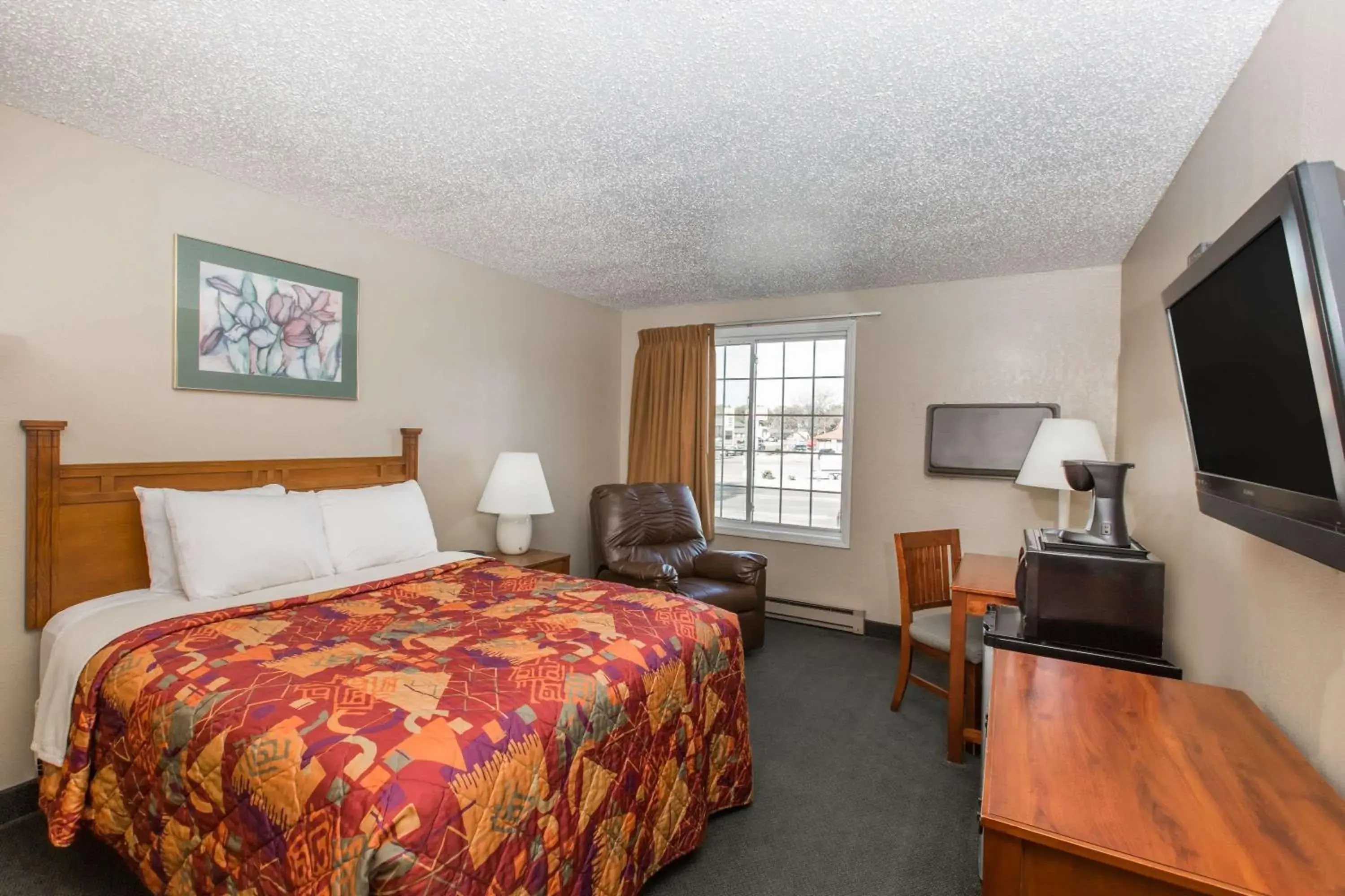 Photo of the whole room, Bed in Days Inn by Wyndham Pierre Photo of the whole room, Bed in Days Inn by Wyndham Pierre