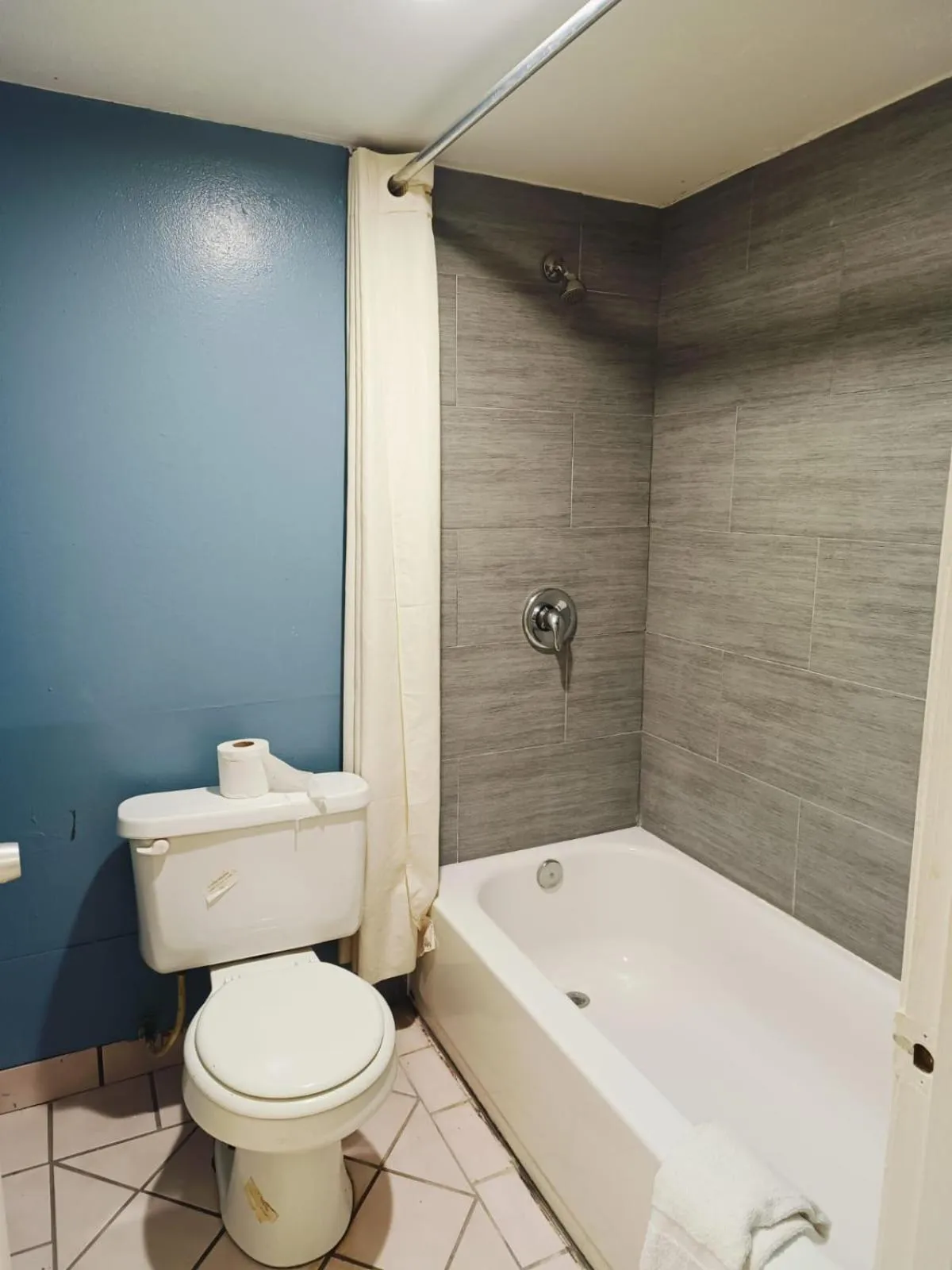 Bathroom in Valley Motel By Townhouse Corpus Christi Near Airport I 37