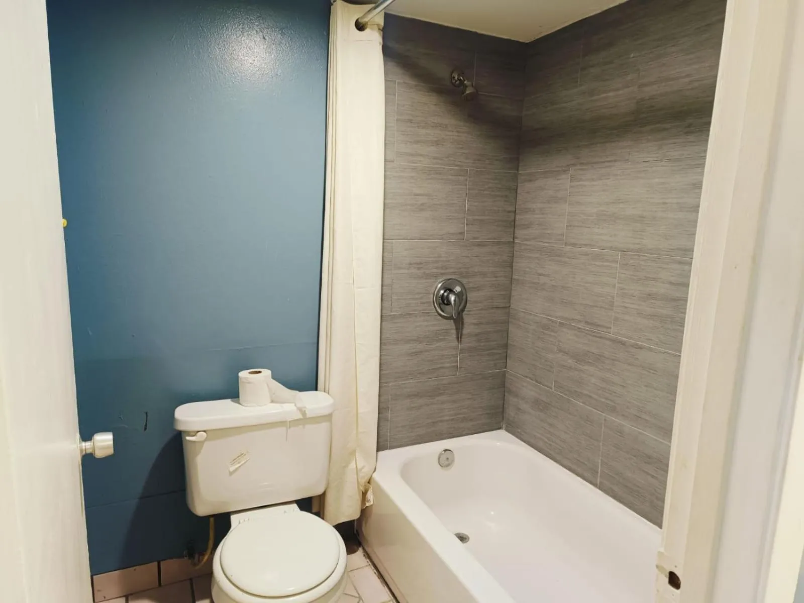 Bathroom in Valley Motel By Townhouse Corpus Christi Near Airport I 37