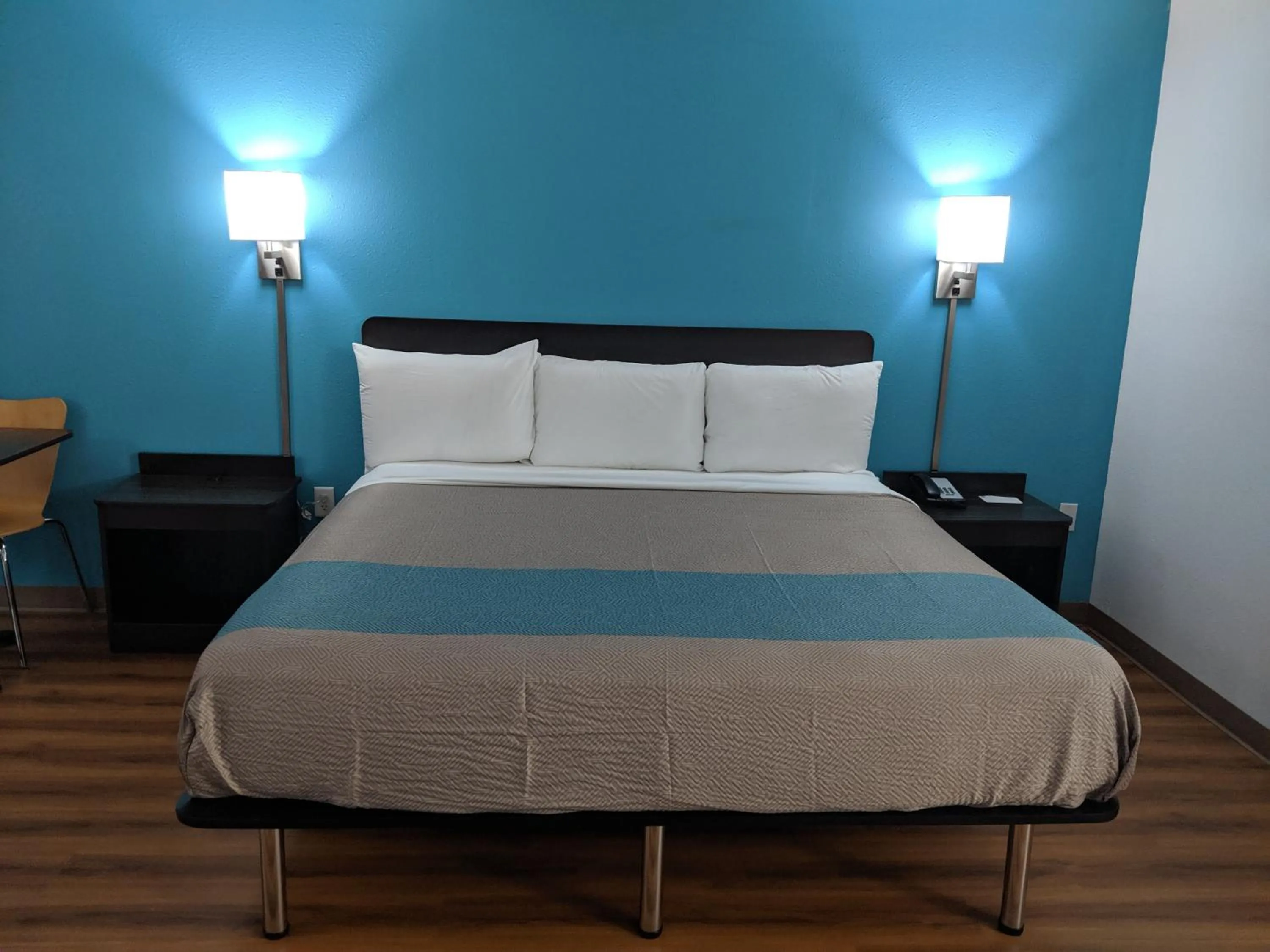 Photo of the whole room, Bed in Motel 6 Chattanooga - Airport