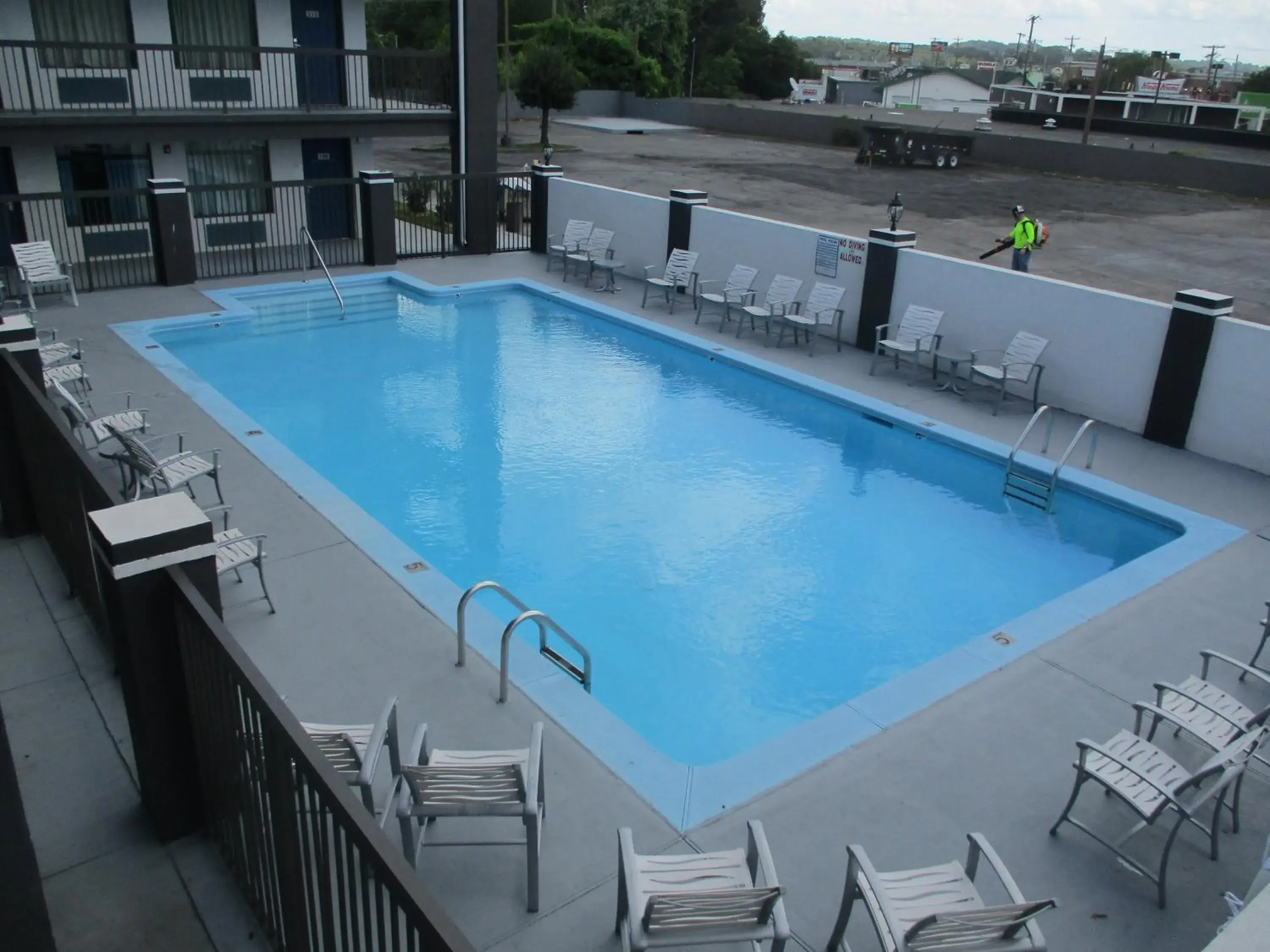 Property building, Pool View in Motel 6 Chattanooga - Airport