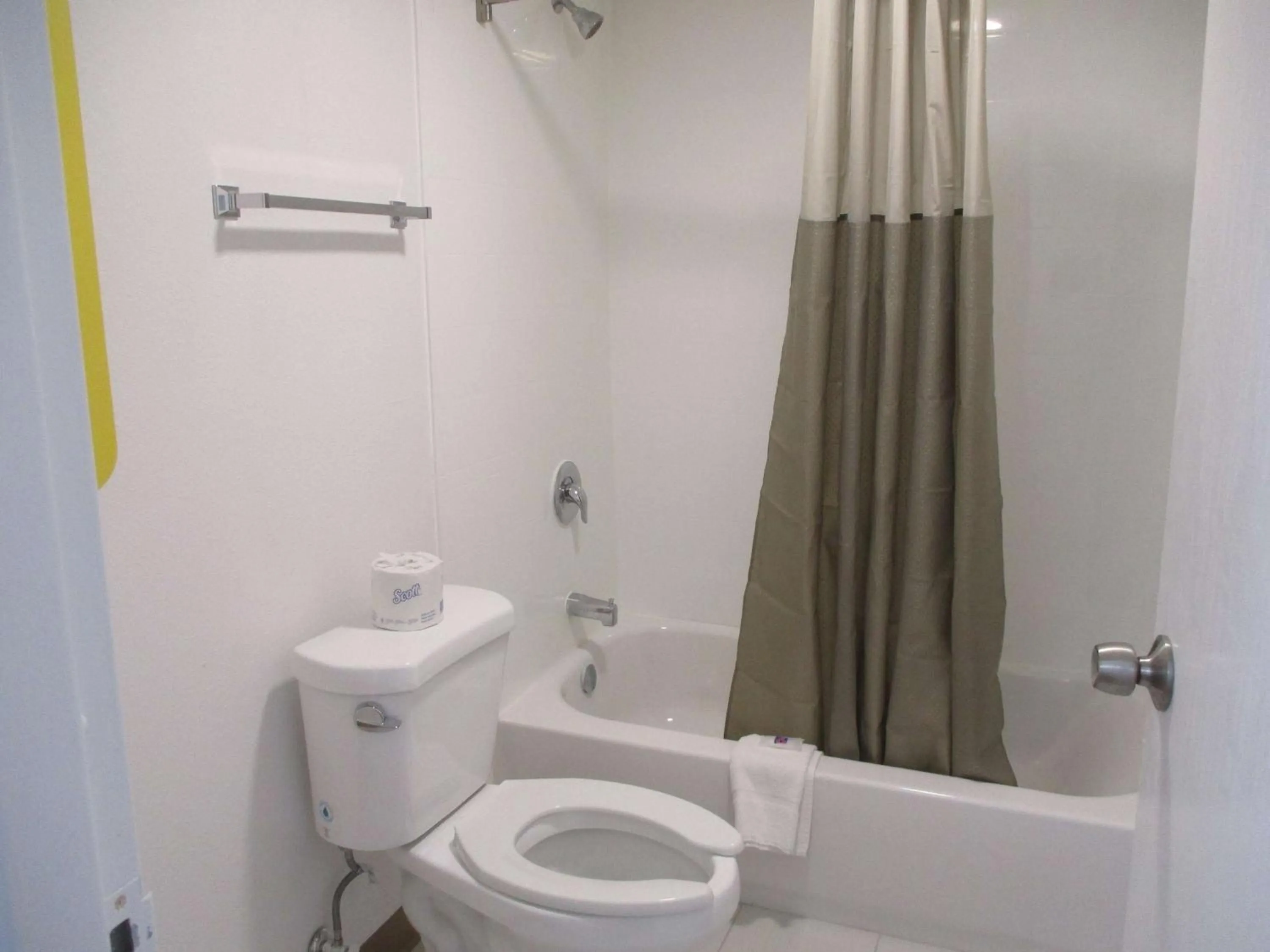 Bathroom in Motel 6 Chattanooga - Airport