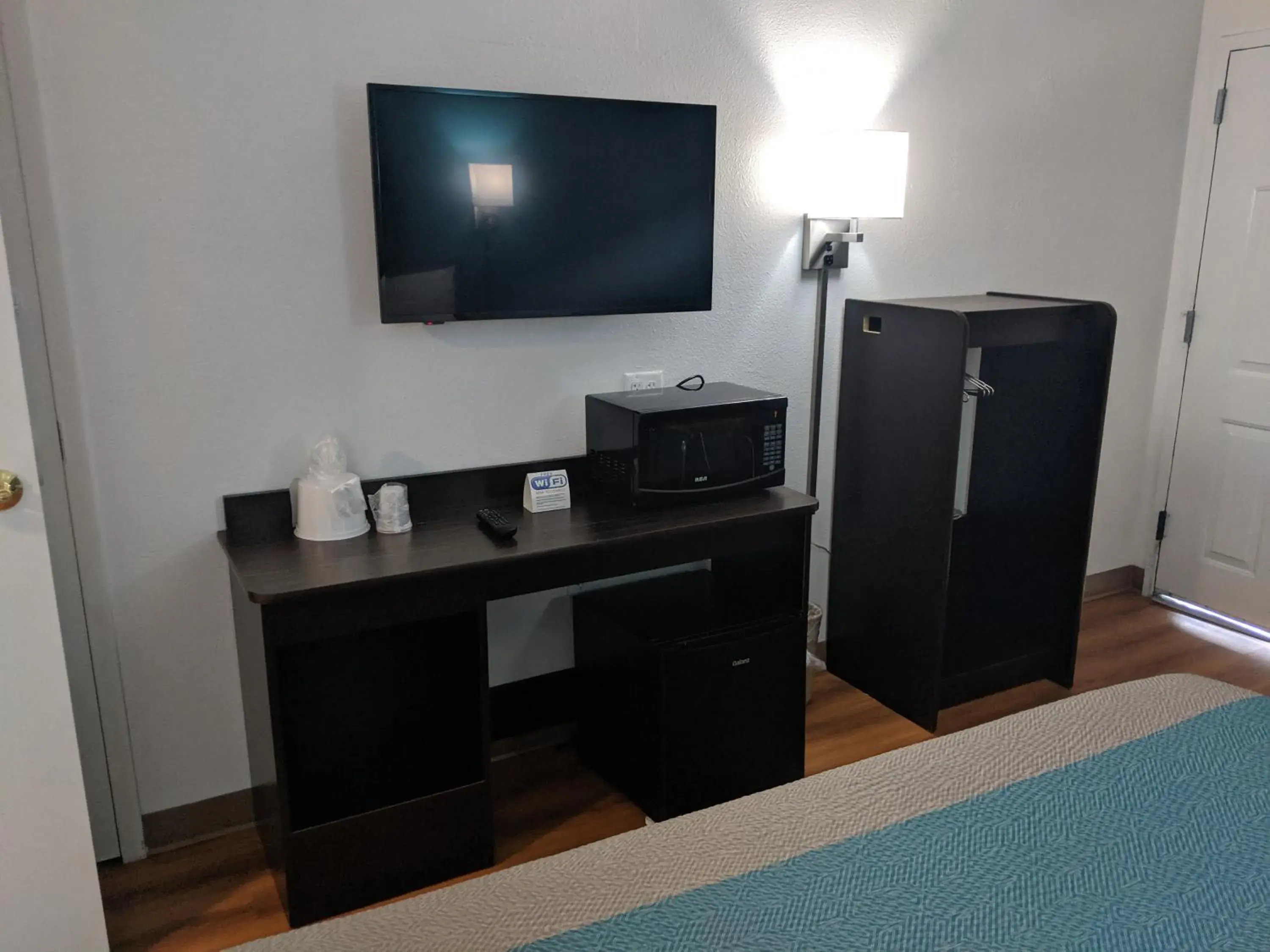 TV and multimedia, TV/Entertainment Center in Motel 6 Chattanooga - Airport