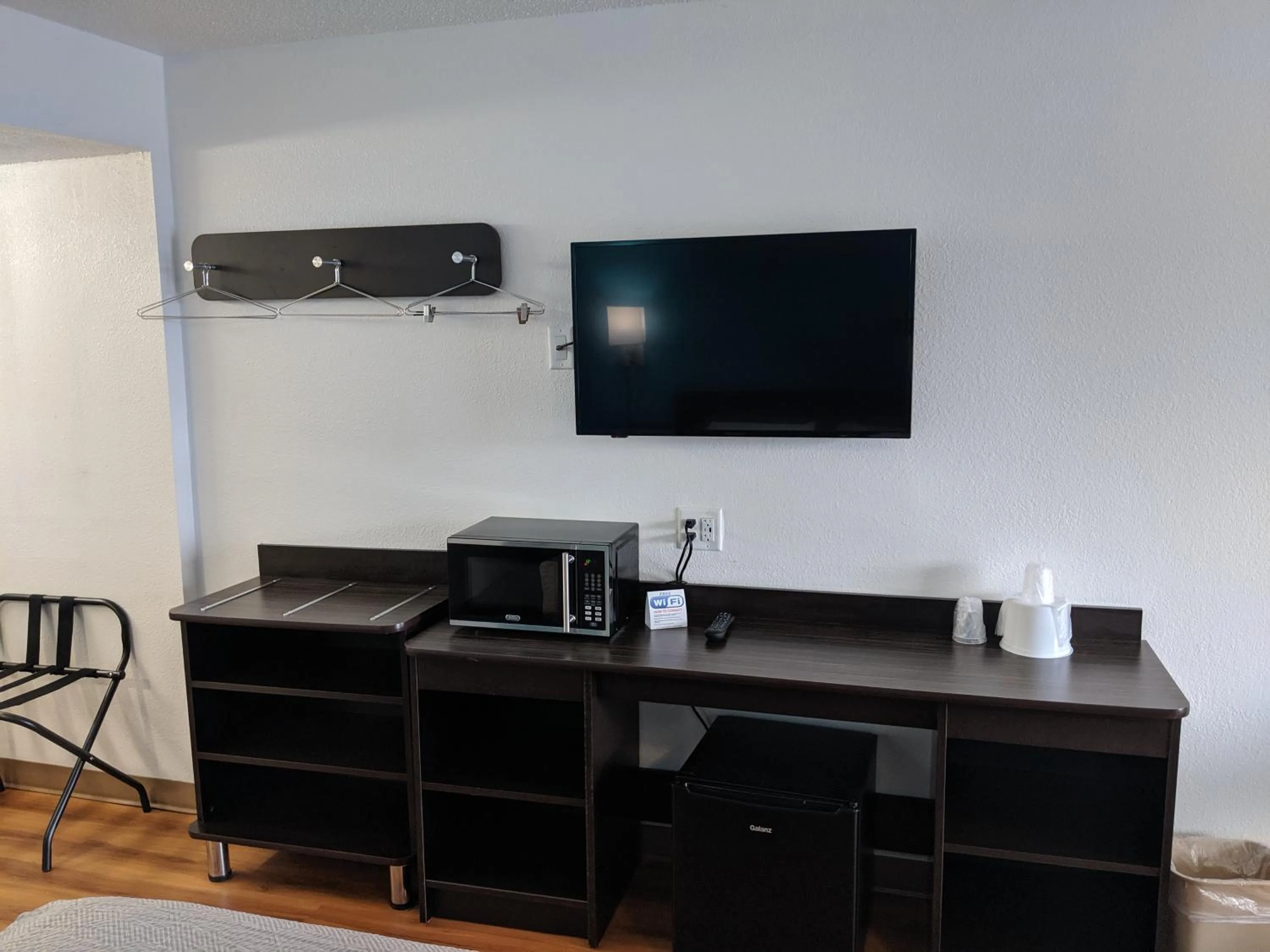 TV and multimedia in Motel 6 Chattanooga - Airport