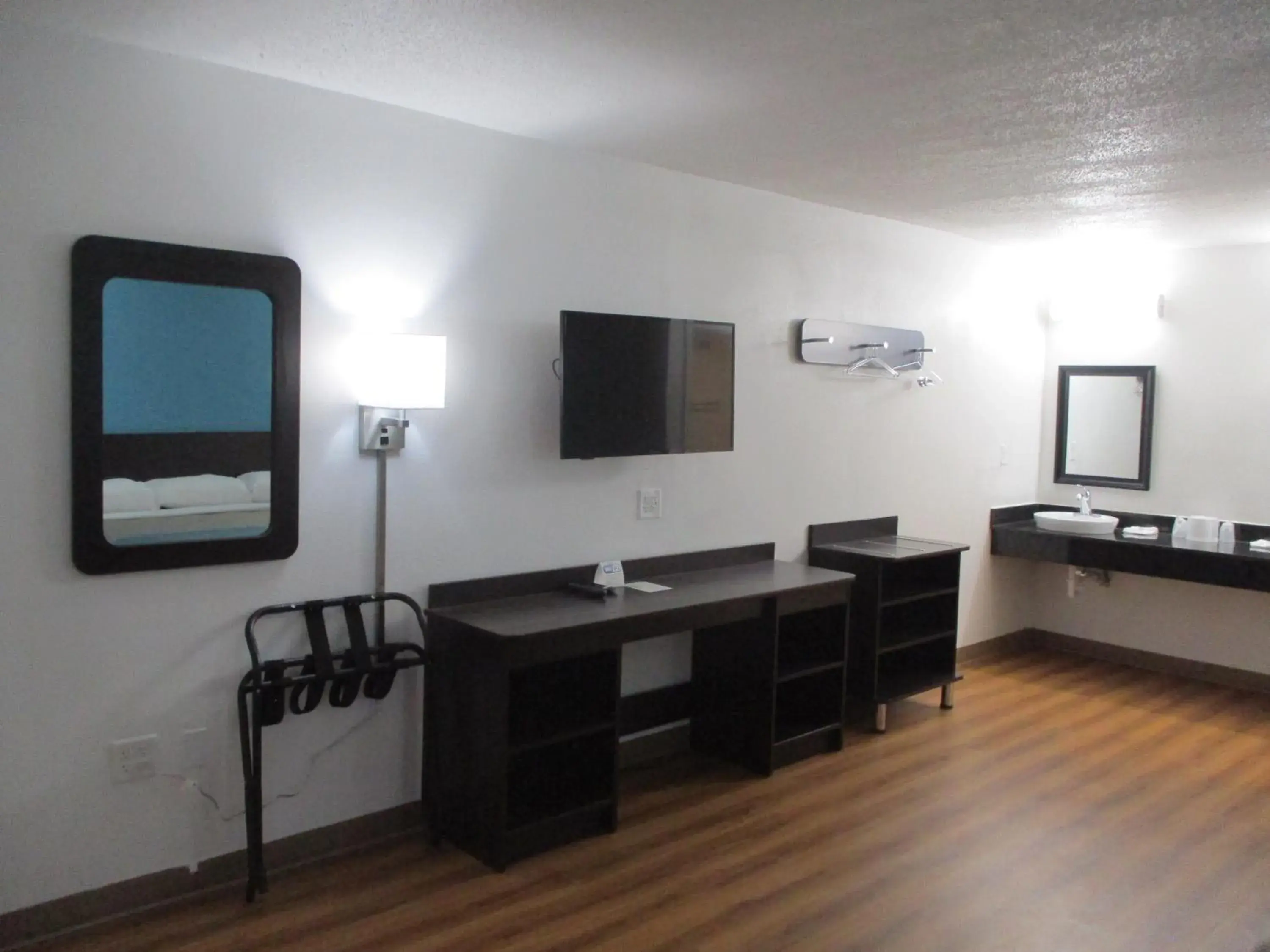 TV and multimedia, TV/Entertainment Center in Motel 6 Chattanooga - Airport