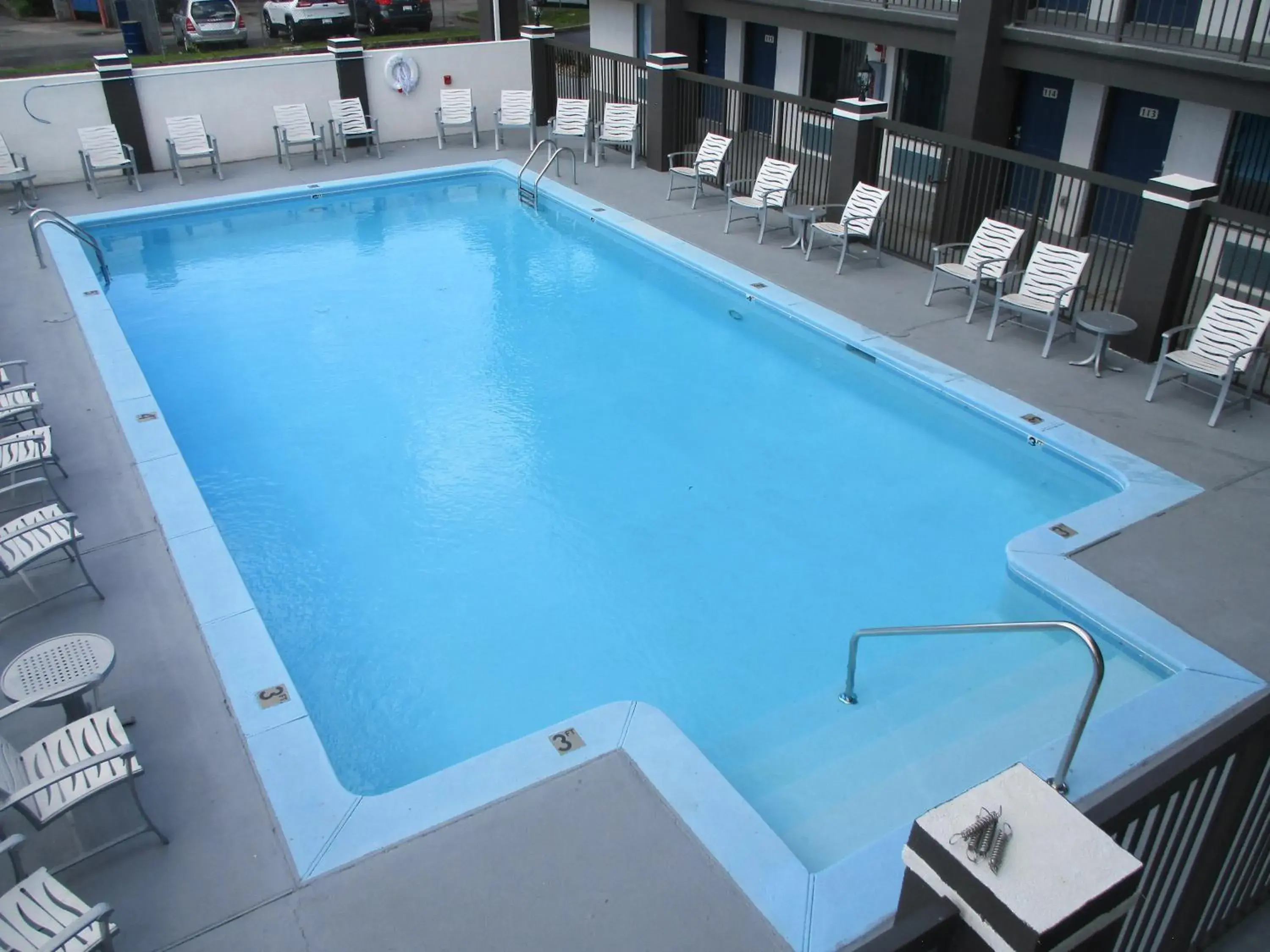 Pool view, Swimming Pool in Motel 6 Chattanooga - Airport