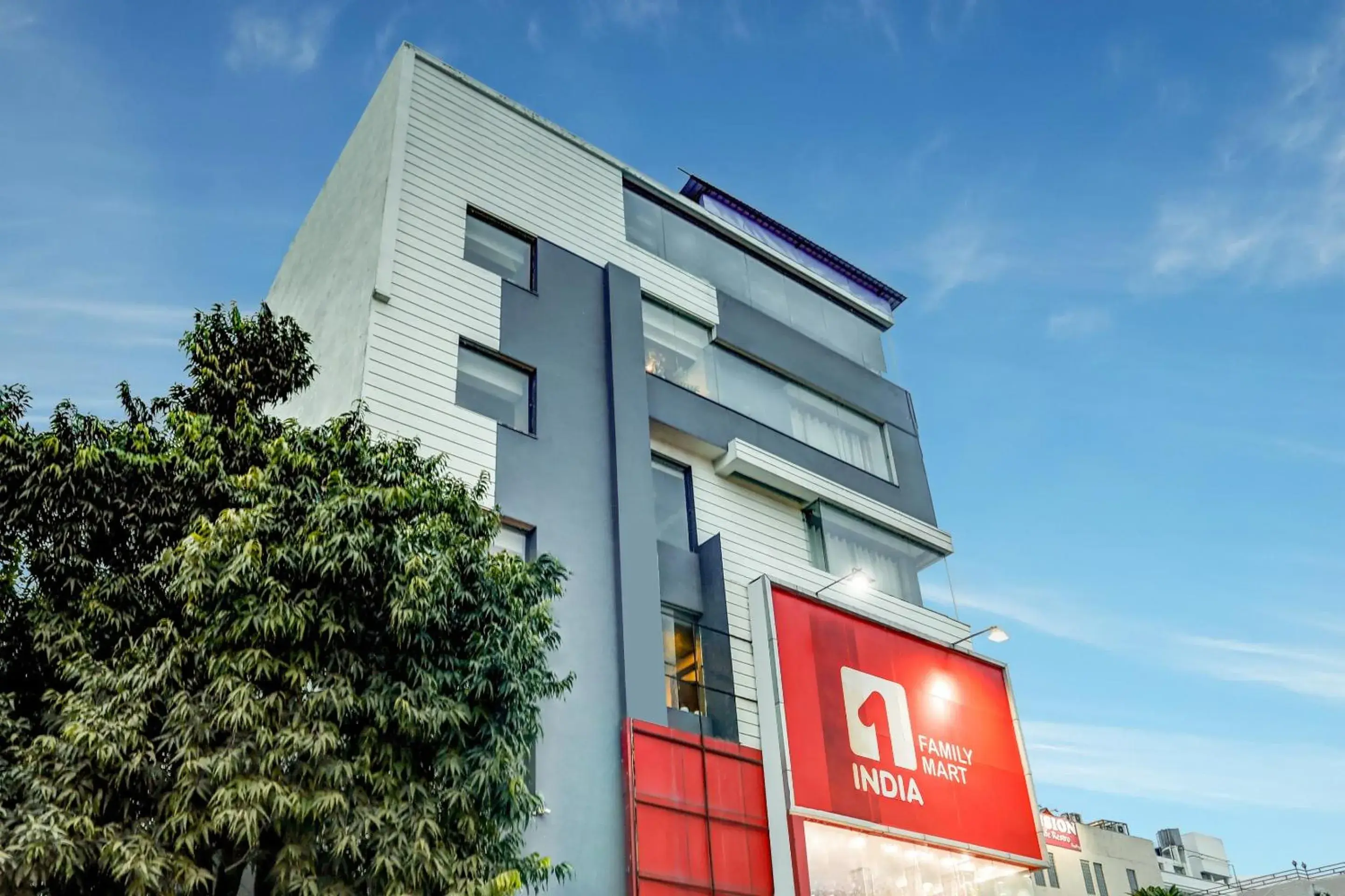 Facade/entrance in Townhouse Ranipur Mor Facade/entrance in Townhouse Ranipur Mor