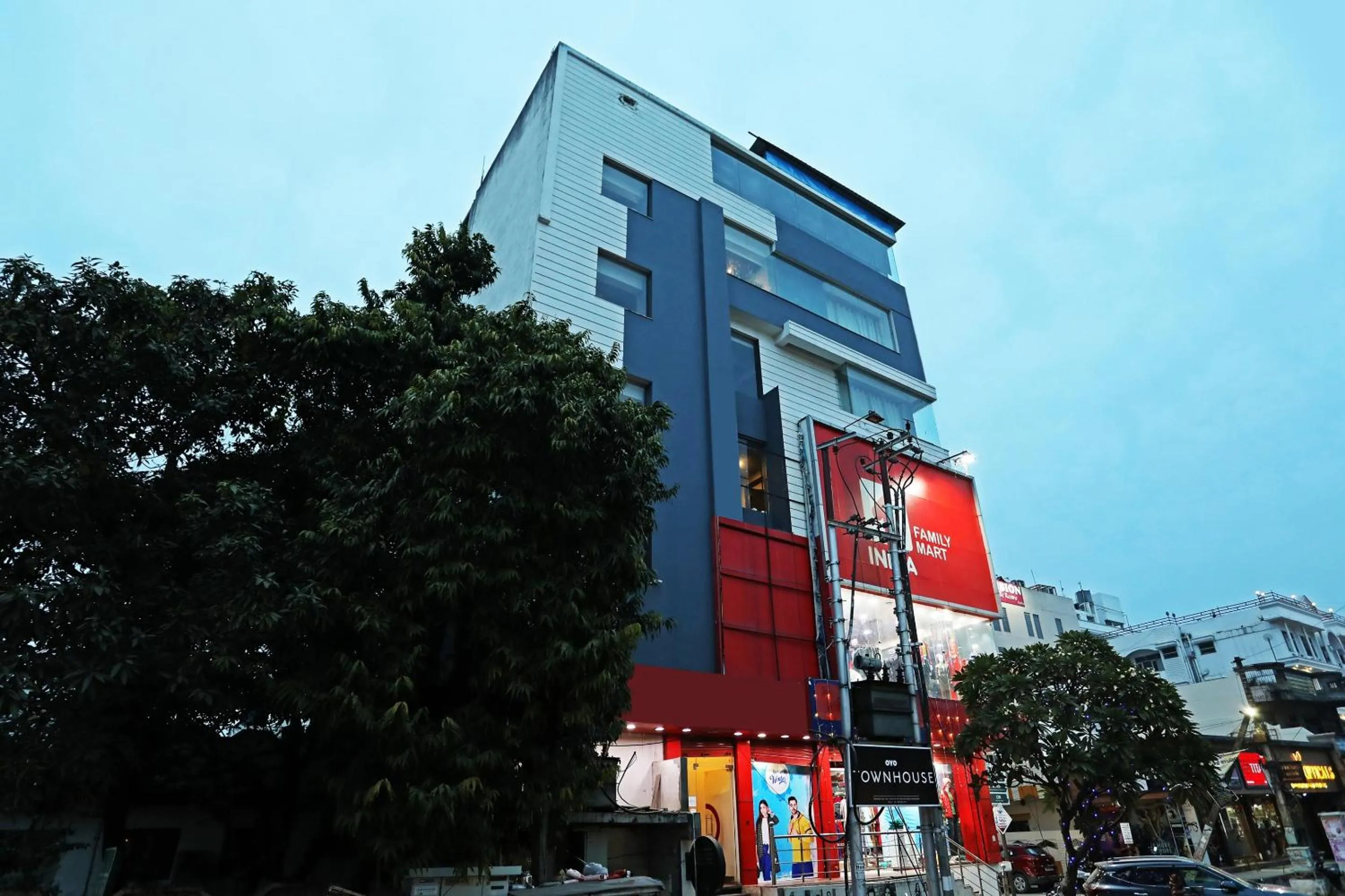 Facade/entrance in Townhouse Ranipur Mor