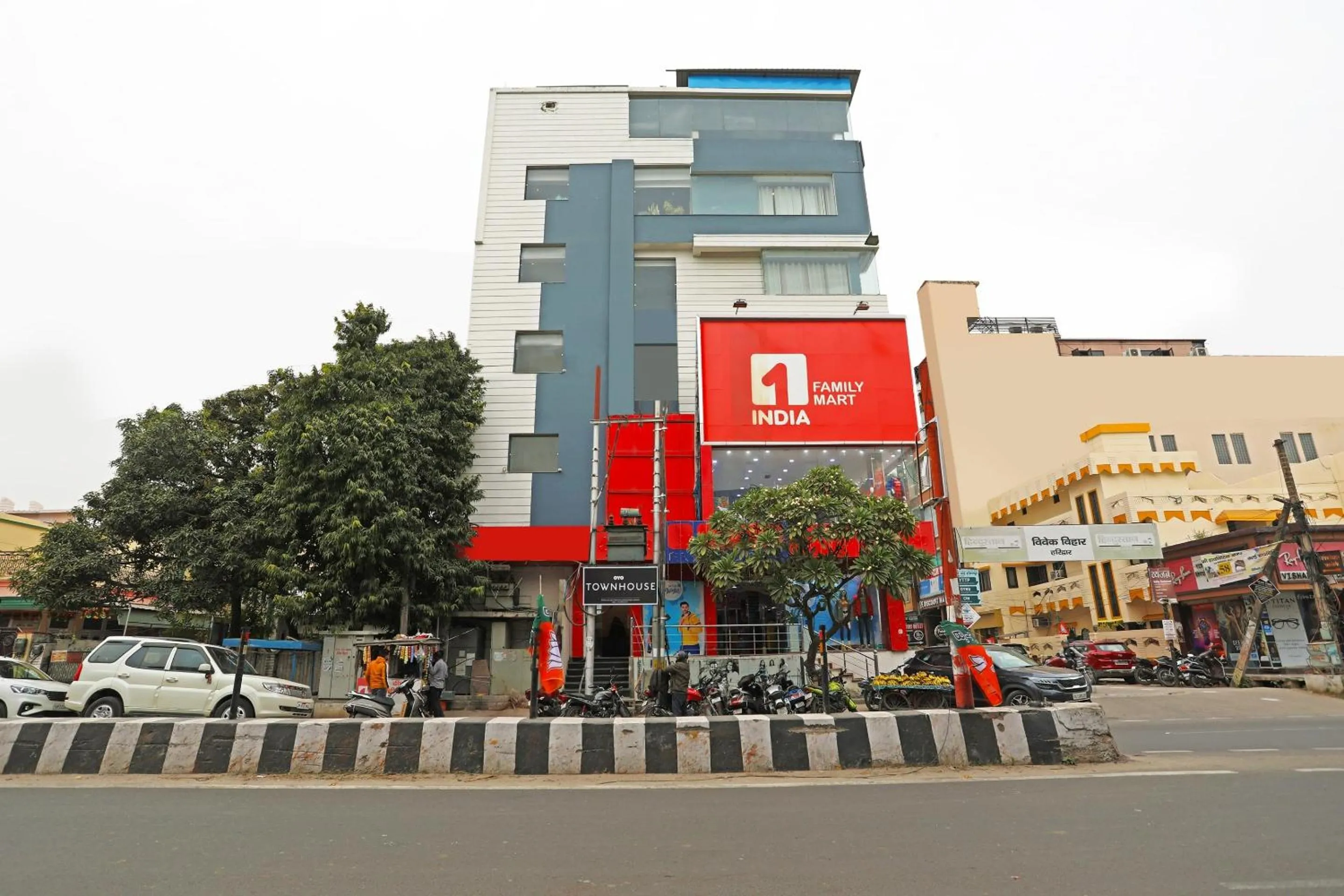 Facade/entrance in Townhouse Ranipur Mor