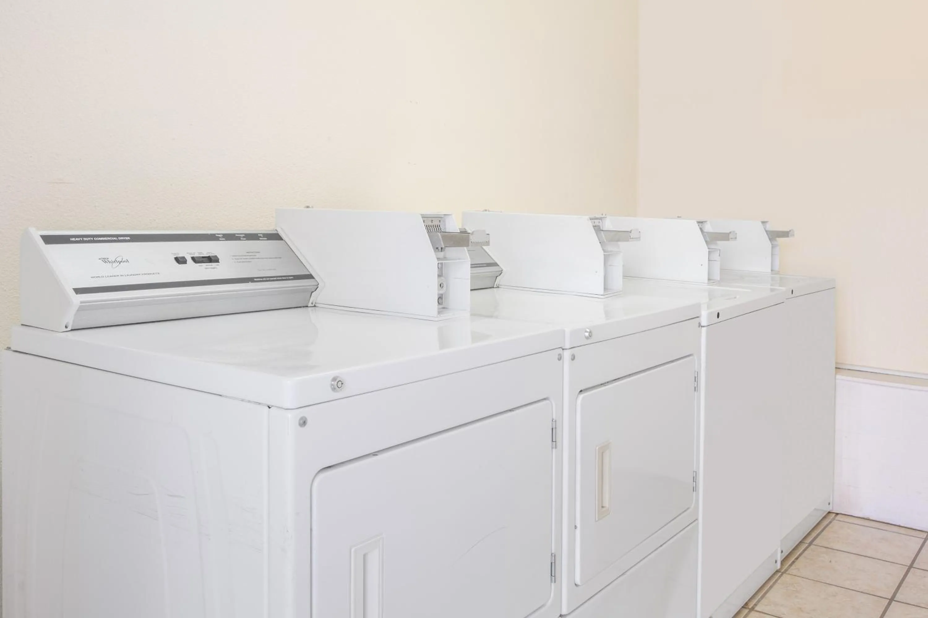 Area and facilities in Days Inn & Suites by Wyndham Marshall