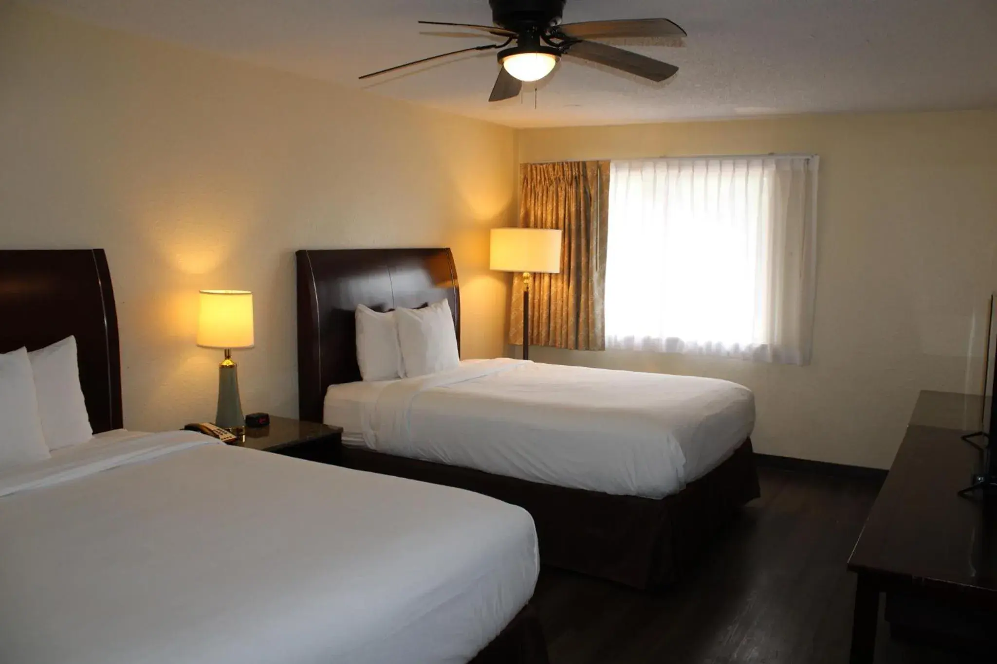 Bed in Days Inn & Suites by Wyndham Marshall Bed in Days Inn & Suites by Wyndham Marshall