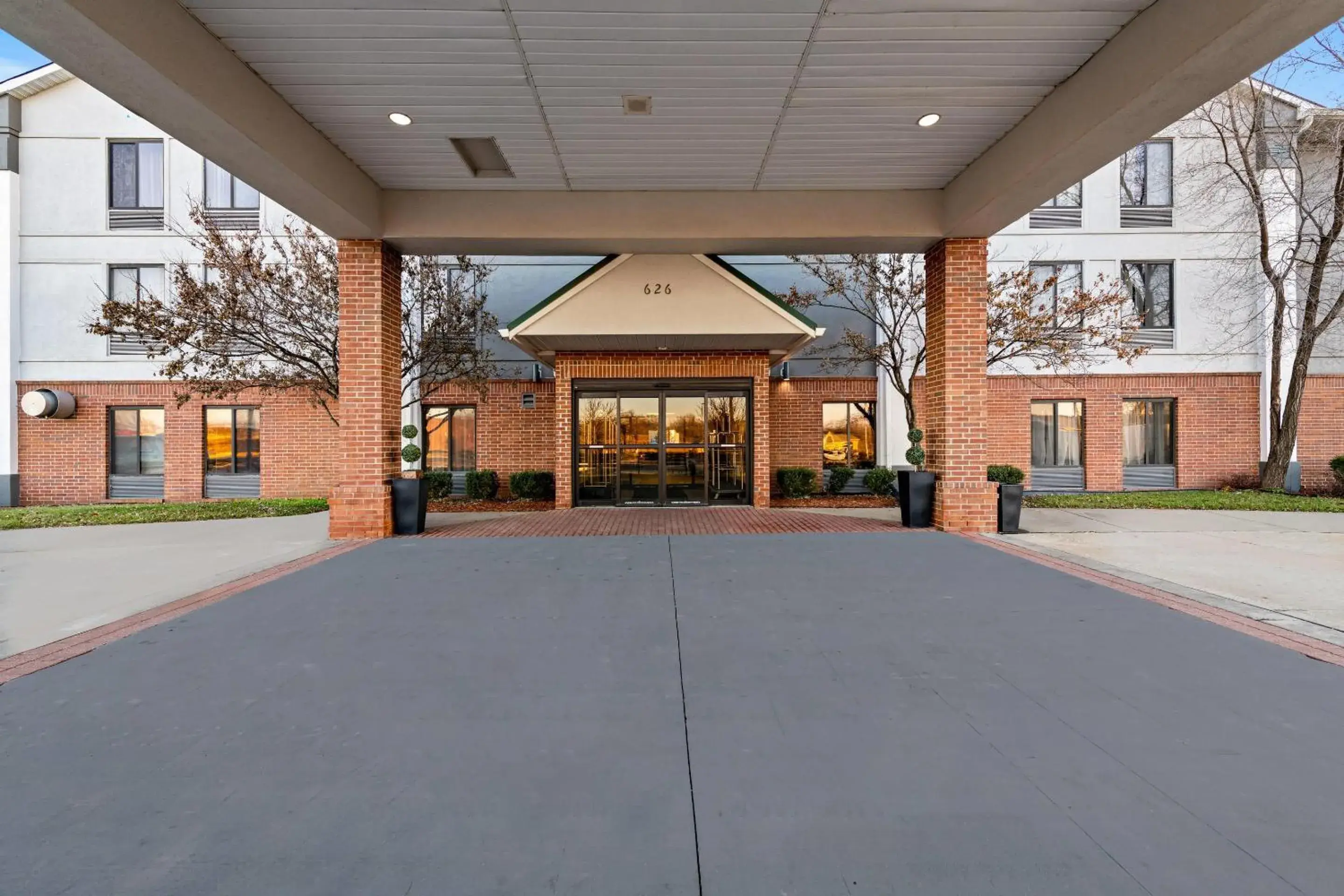 Property building in Quality Inn Warrensburg Property building in Quality Inn Warrensburg