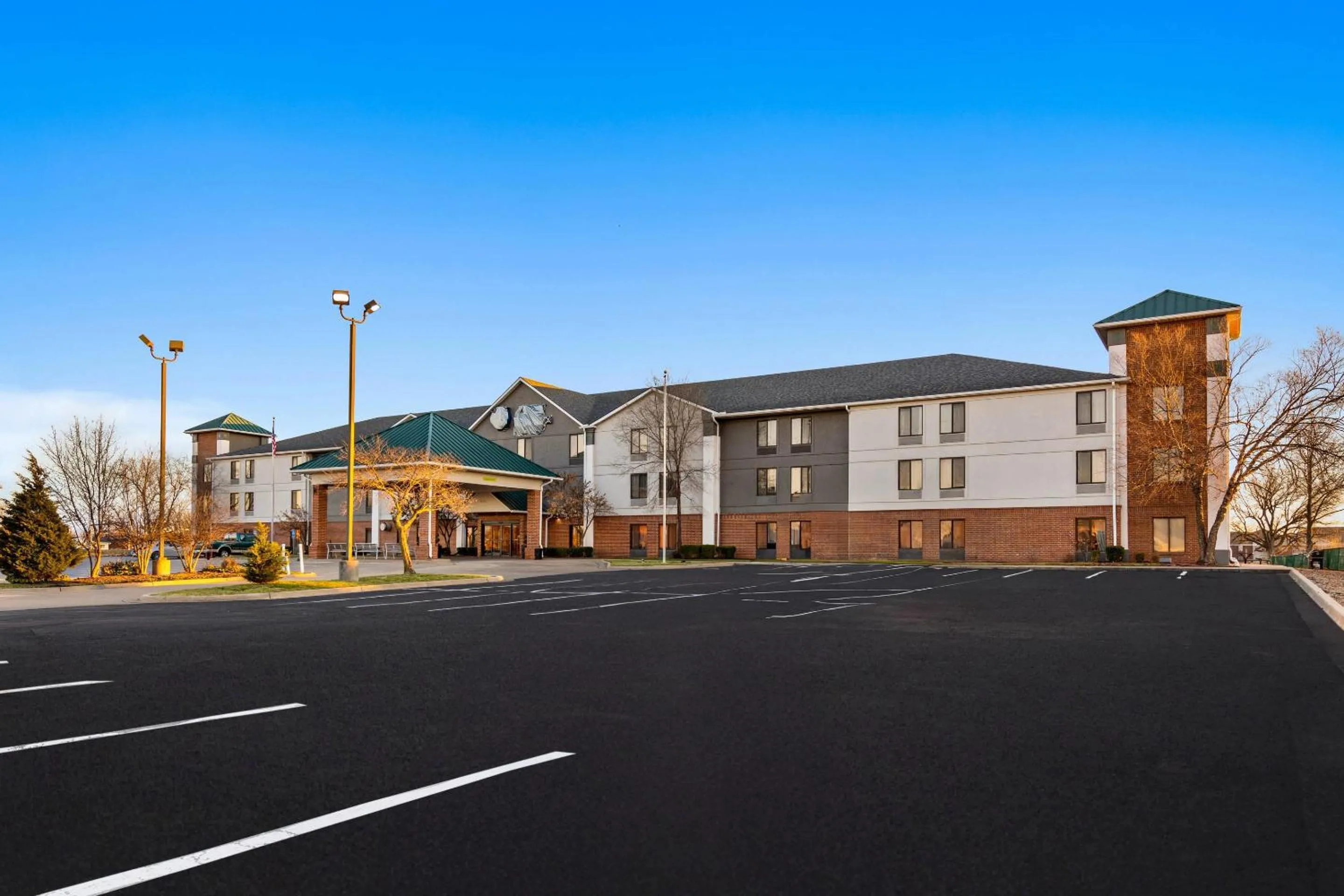 Property building in Quality Inn Warrensburg