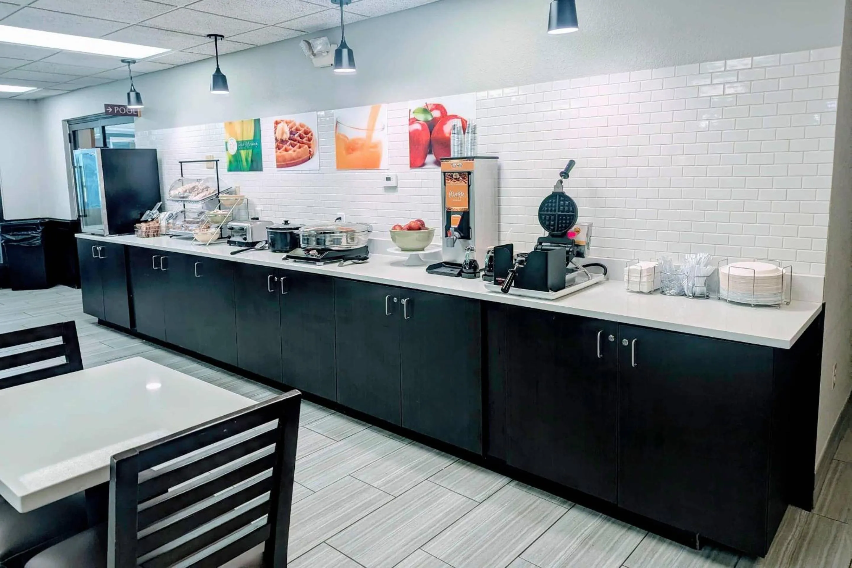 Breakfast in Quality Inn Warrensburg