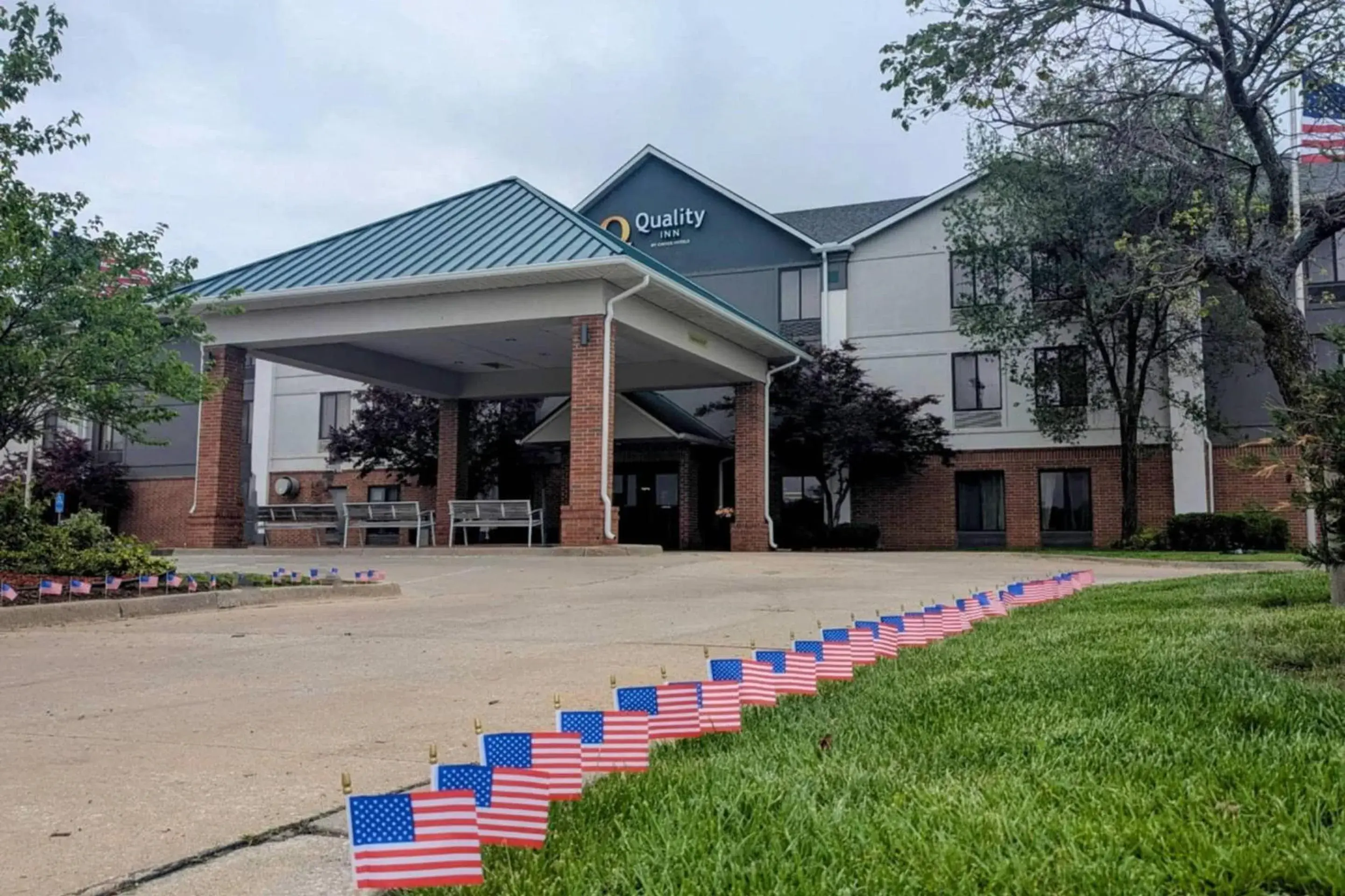 Property building in Quality Inn Warrensburg Property building in Quality Inn Warrensburg