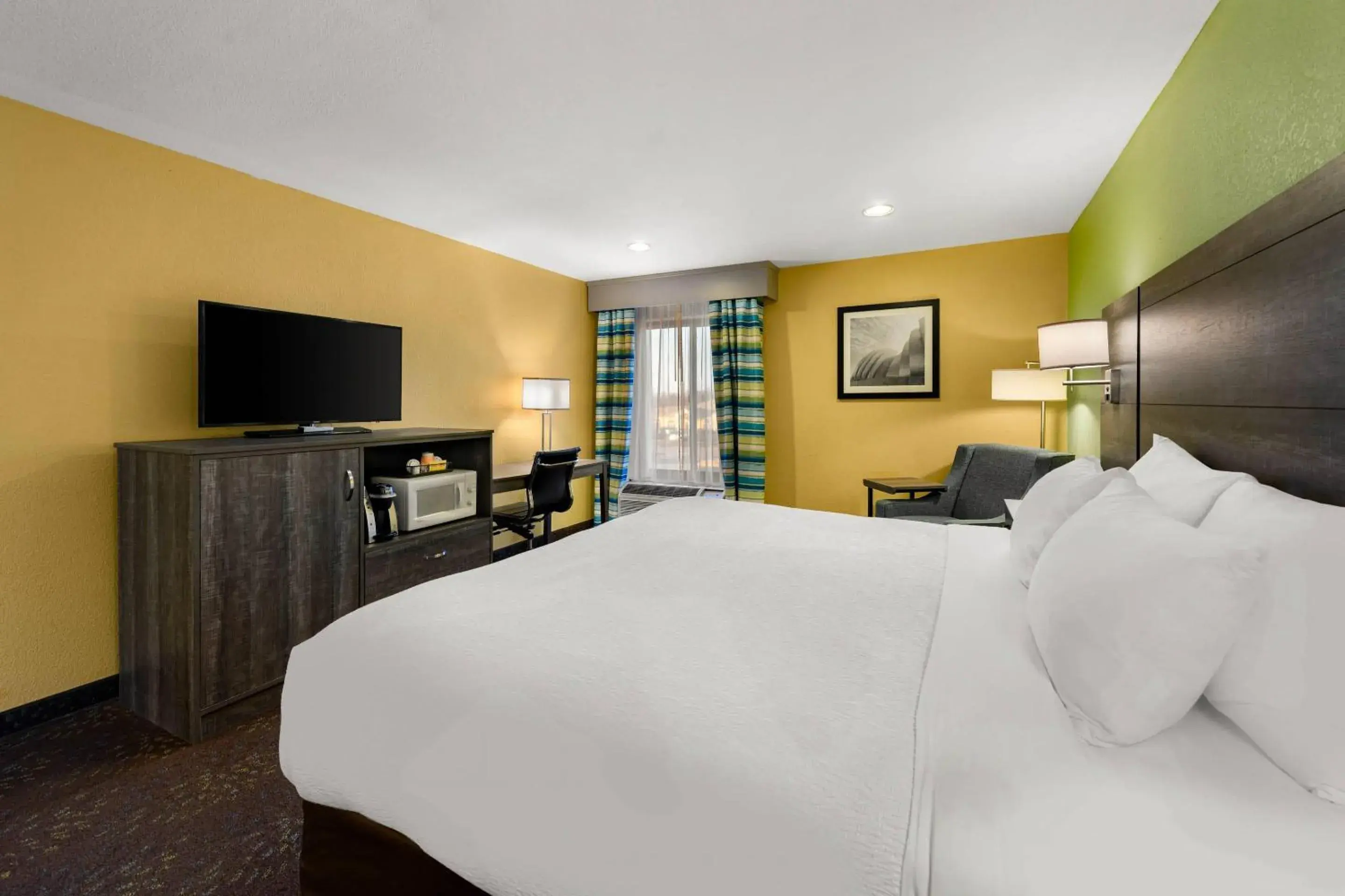 Bedroom, Bed in Quality Inn Warrensburg Bedroom, Bed in Quality Inn Warrensburg