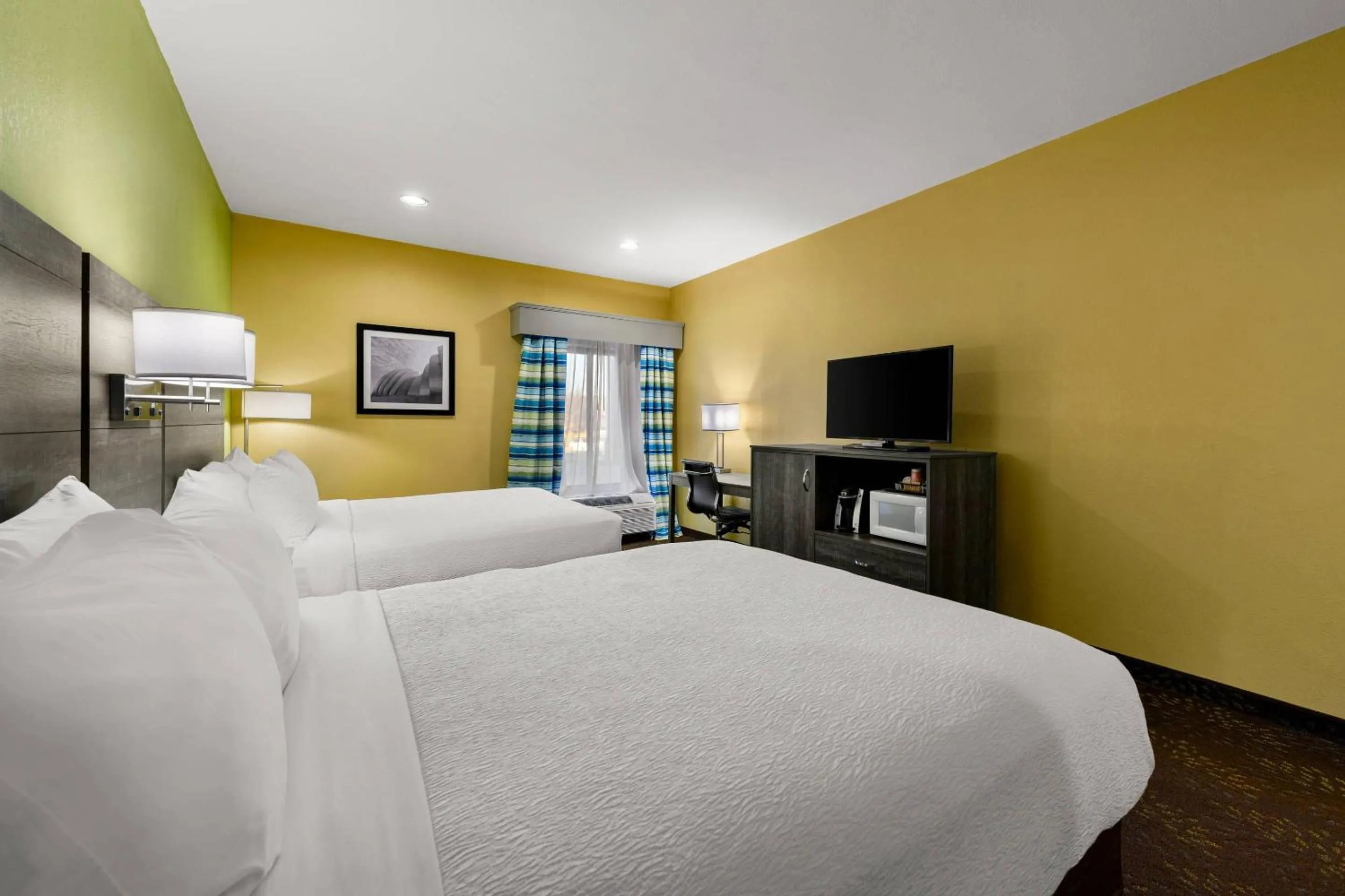 Bedroom, Bed in Quality Inn Warrensburg