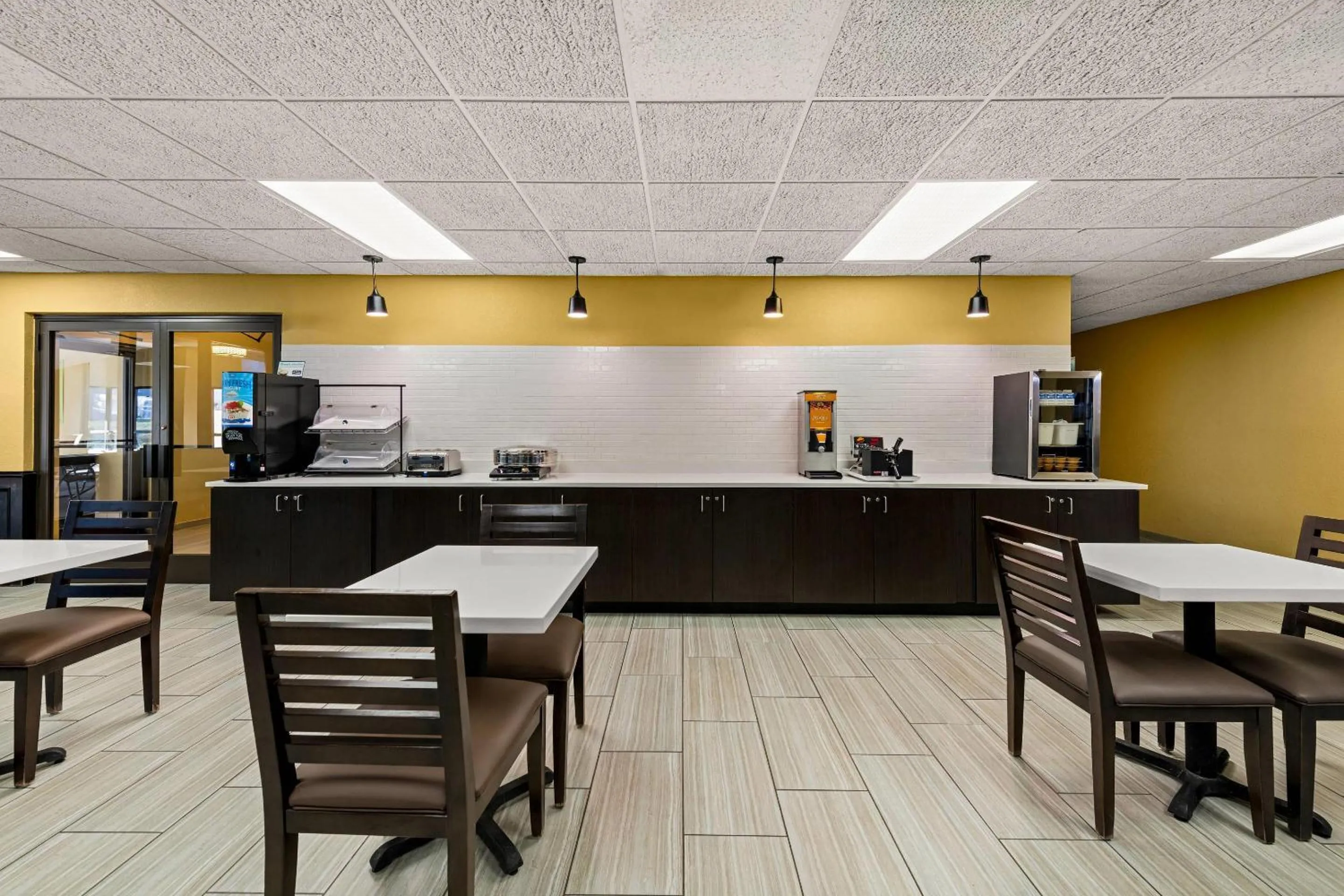 Breakfast in Quality Inn Warrensburg