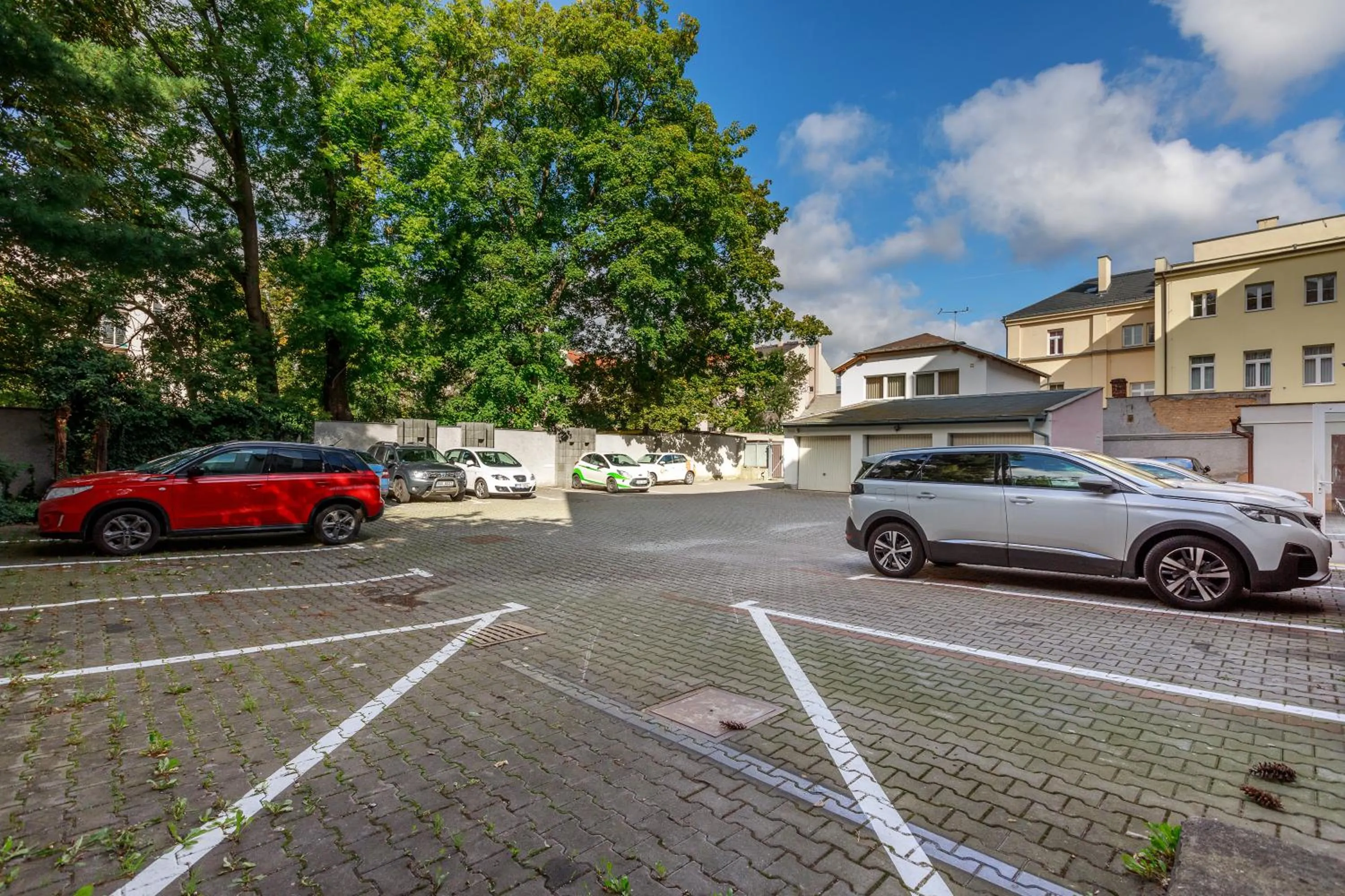 Parking in Avantgarde apartments