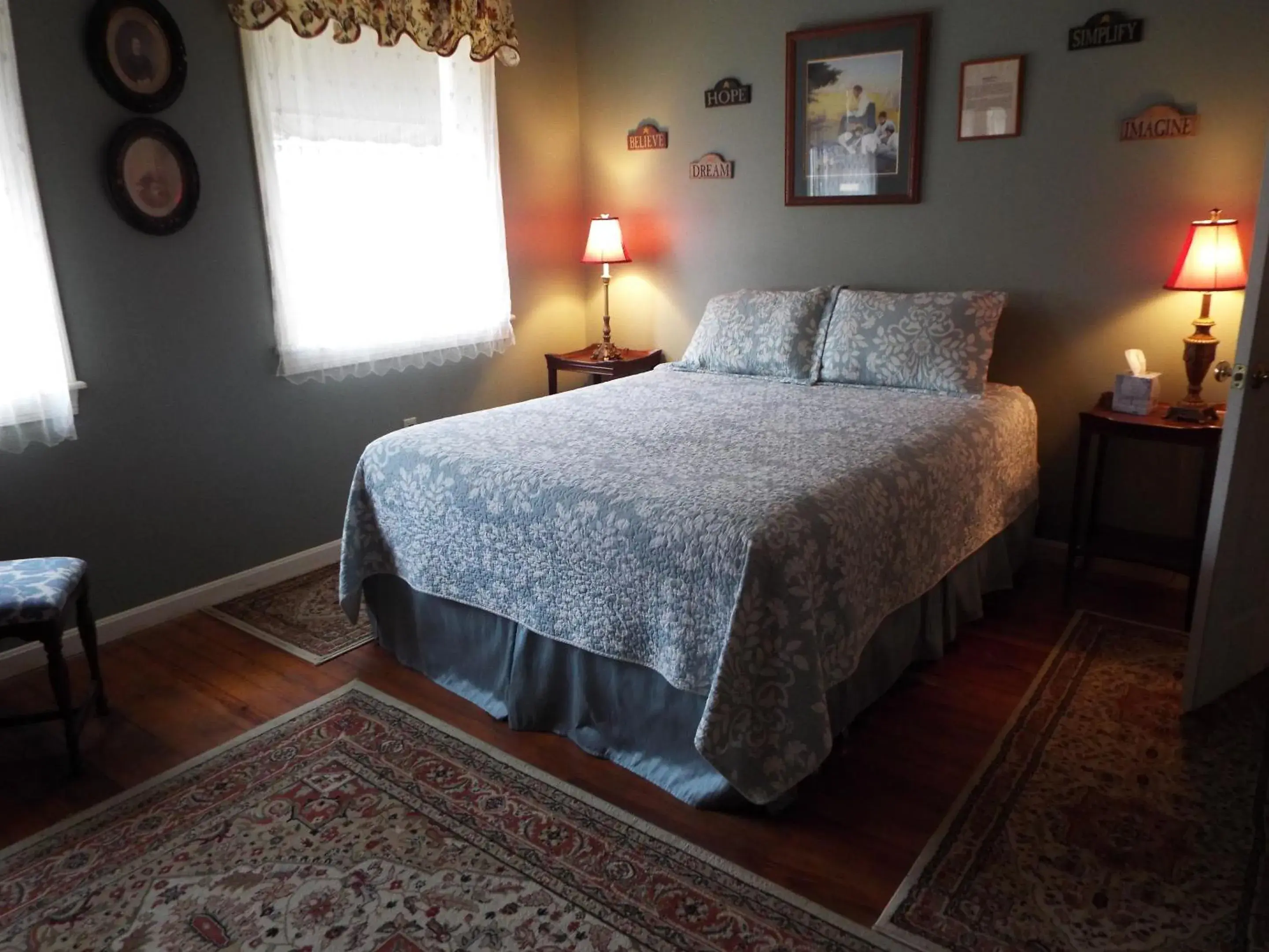 Queen Room in The Tillie Pierce House Inn Queen Room in The Tillie Pierce House Inn