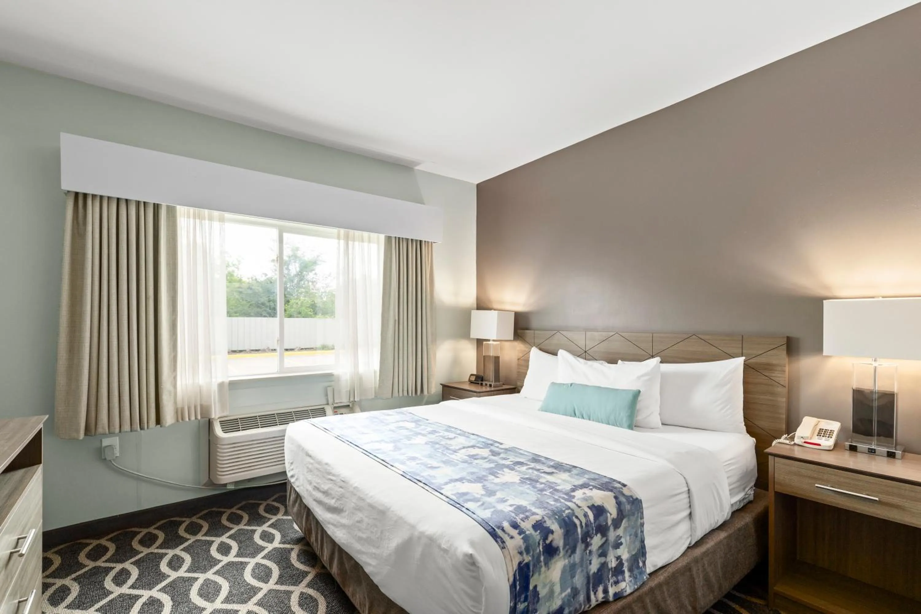 Bed in Wingate by Wyndham Humble/Houston Intercontinental Airport