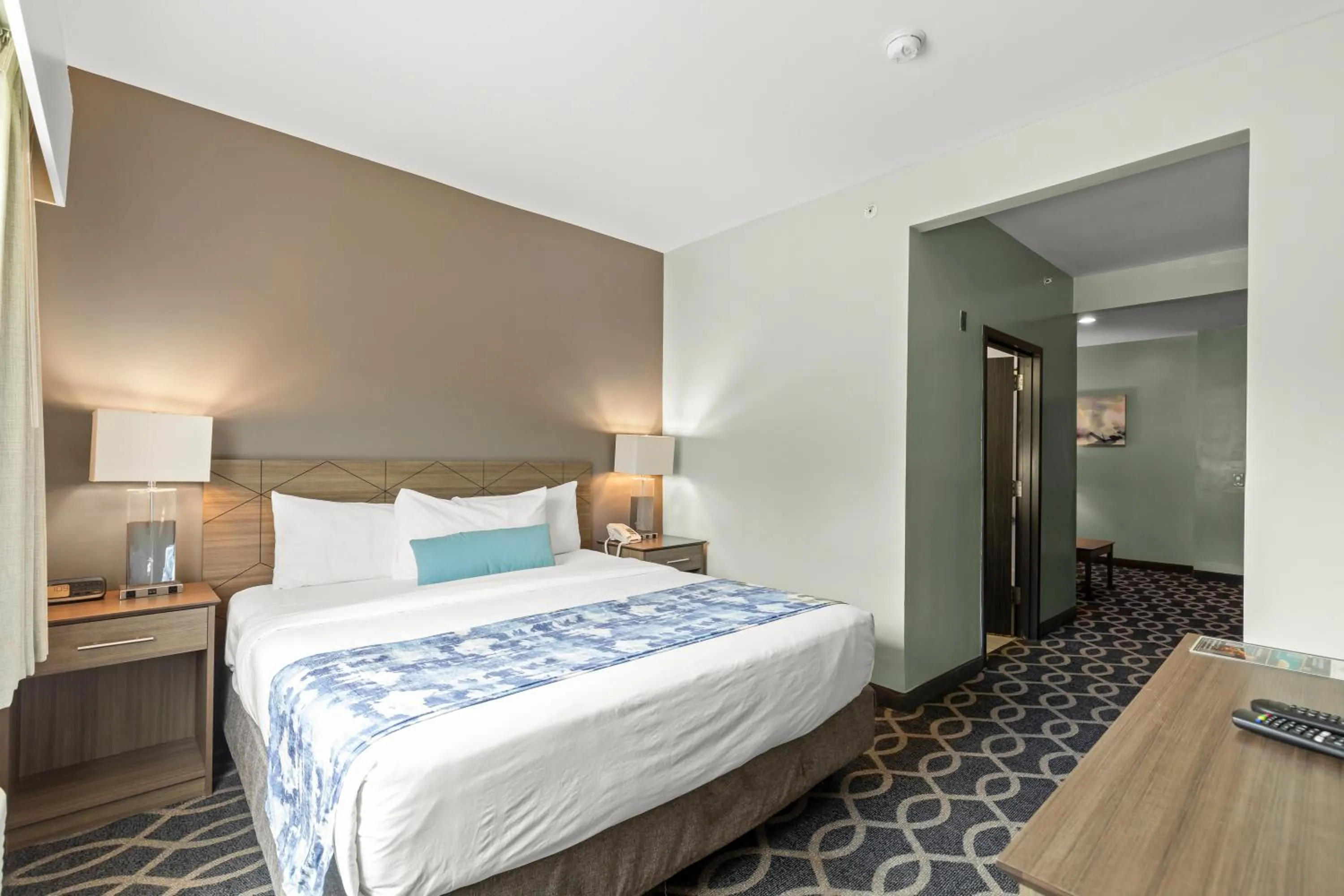Photo of the whole room, Bed in Wingate by Wyndham Humble/Houston Intercontinental Airport