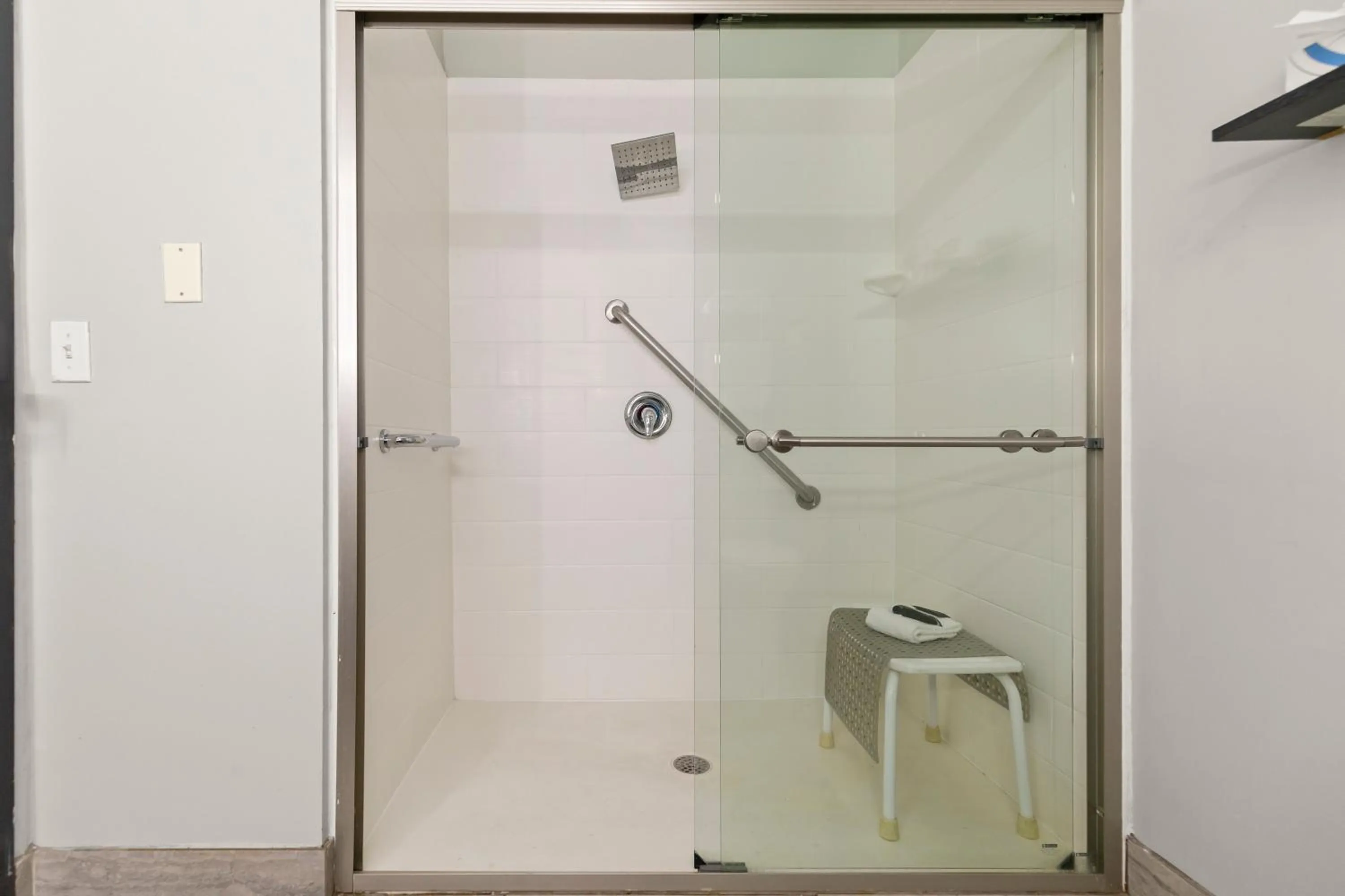 Bathroom in Wingate by Wyndham Humble/Houston Intercontinental Airport