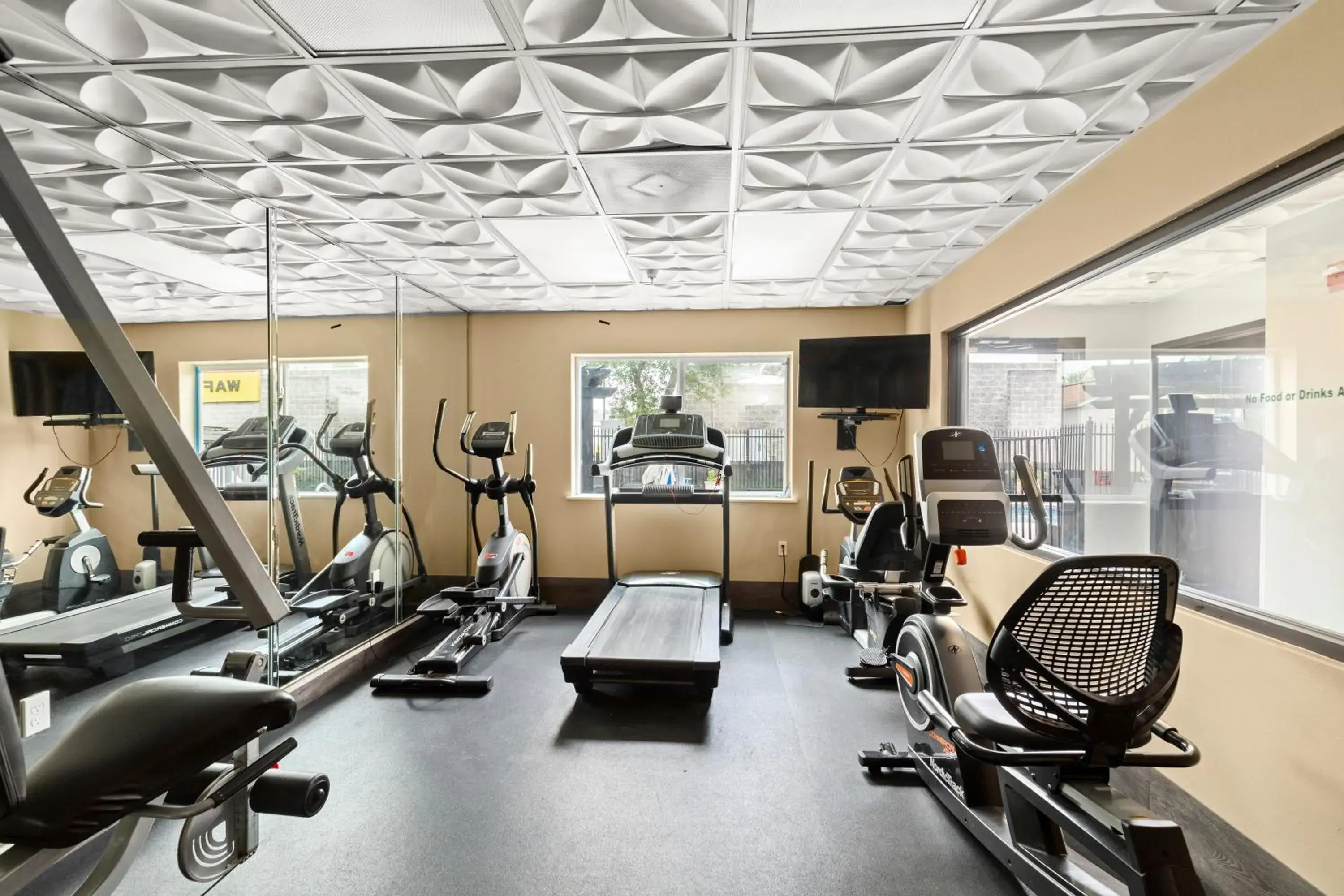 Fitness centre/facilities in Wingate by Wyndham Humble/Houston Intercontinental Airport Fitness centre/facilities in Wingate by Wyndham Humble/Houston Intercontinental Airport