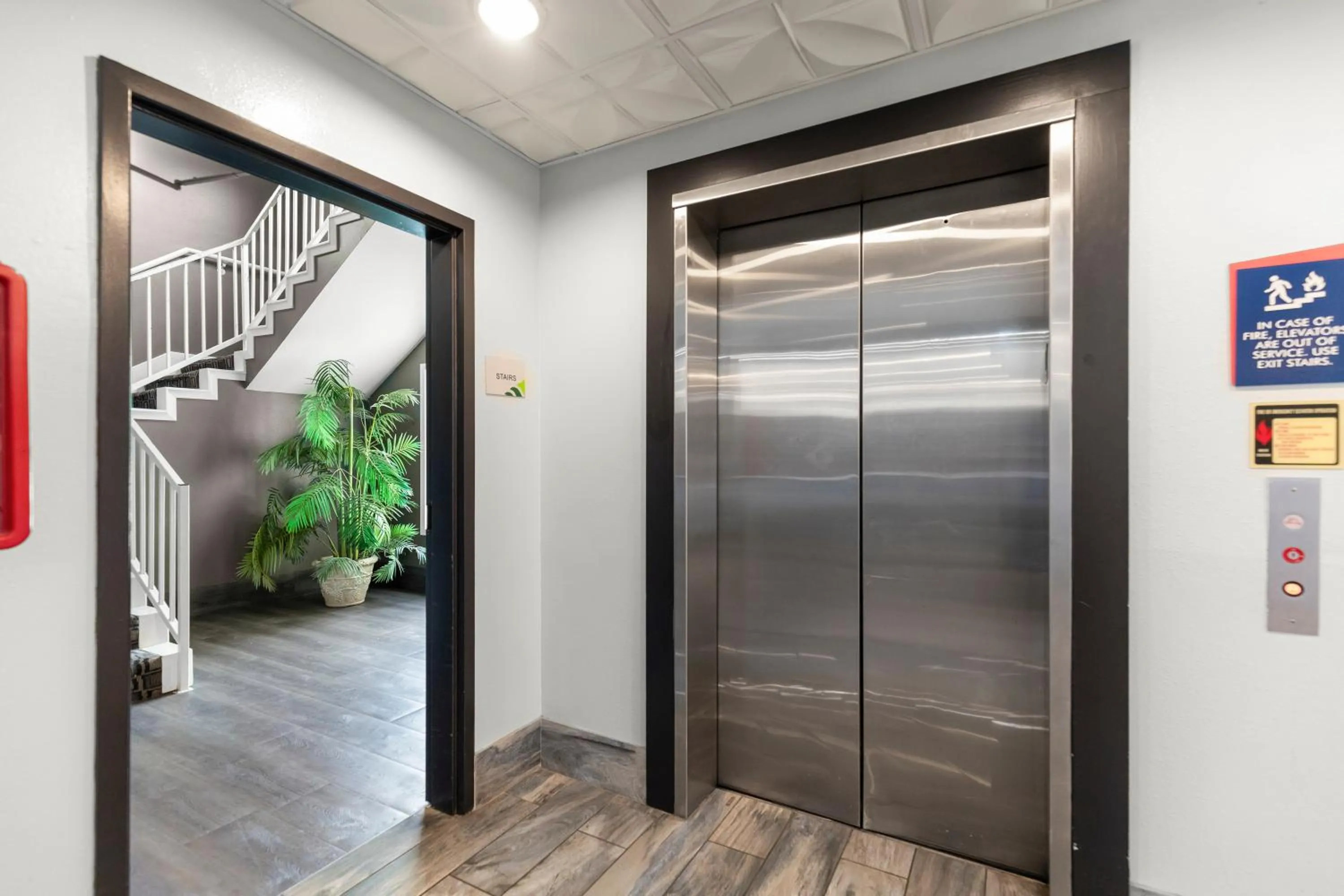 elevator in Wingate by Wyndham Humble/Houston Intercontinental Airport